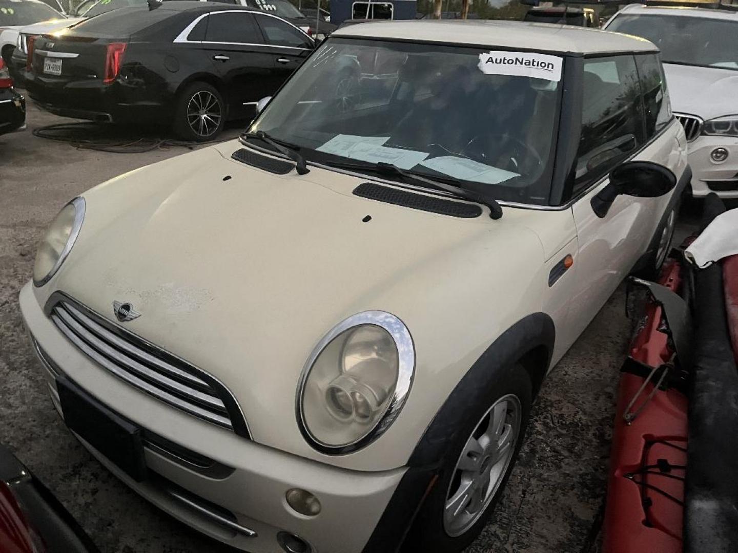 2006 WHITE MINI COOPER Base (WMWRC33586T) with an 1.6L L4 OHC 16V engine, AUTOMATIC transmission, located at 2303 West Mt. Houston, Houston, 77038, (281) 507-3956, 29.771597, -95.339569 - Photo#2