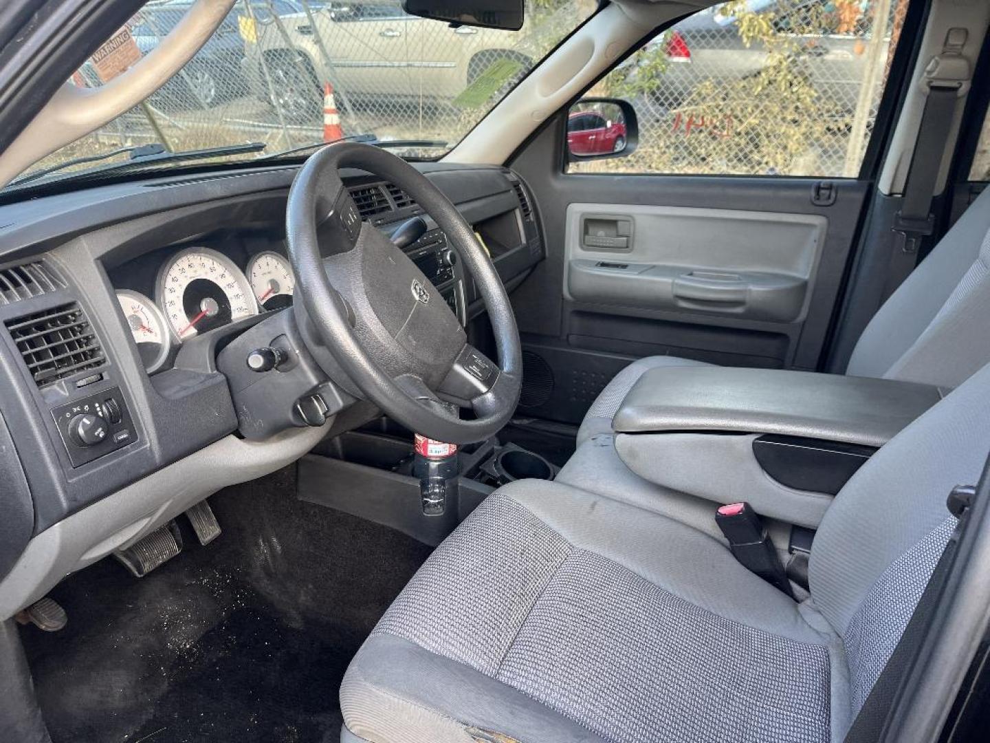 2008 BLACK DODGE DAKOTA SLT Crew Cab 4WD (1D3HW48N28S) with an 4.7L V8 SOHC 16V engine, AUTOMATIC transmission, located at 2303 West Mt. Houston, Houston, 77038, (281) 507-3956, 29.771597, -95.339569 - Photo#5