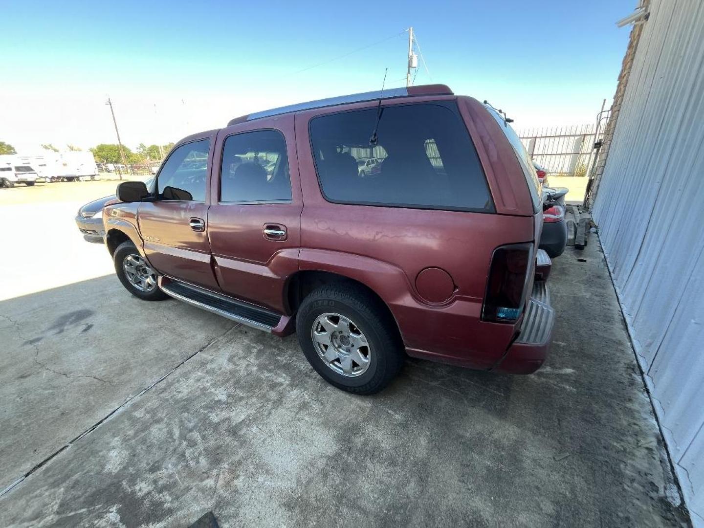 2003 RED CADILLAC ESCALADE AWD (1GYEK63N93R) with an 6.0L V8 OHV 16V engine, AUTOMATIC transmission, located at 2303 West Mt. Houston, Houston, 77038, (281) 507-3956, 29.771597, -95.339569 - Photo#2