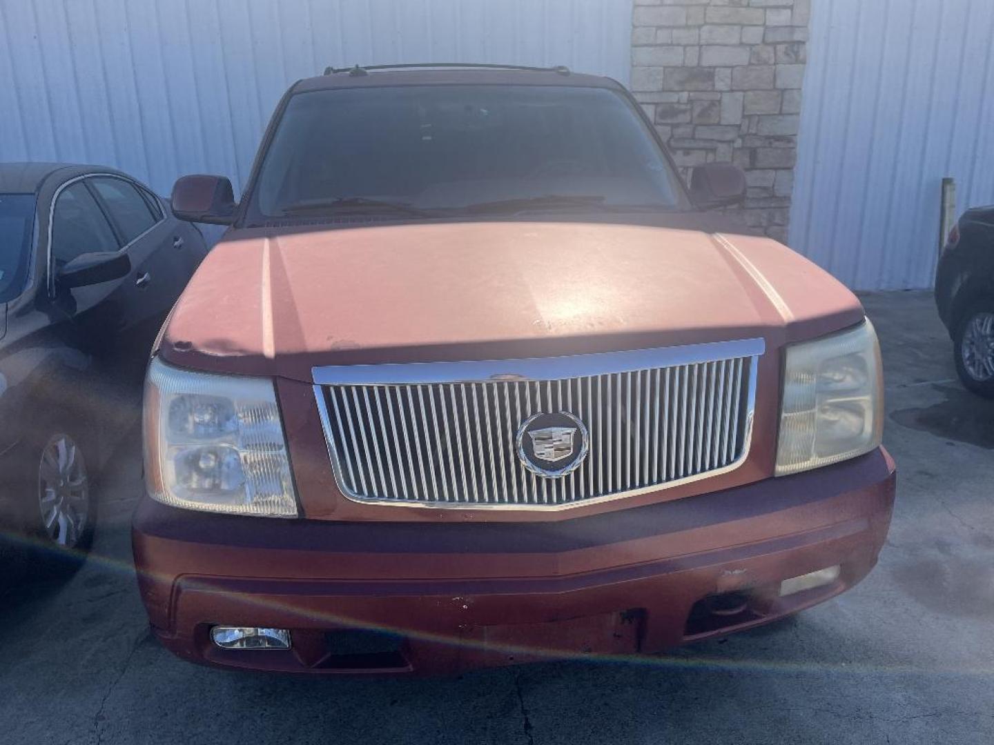 2003 RED CADILLAC ESCALADE AWD (1GYEK63N93R) with an 6.0L V8 OHV 16V engine, AUTOMATIC transmission, located at 2303 West Mt. Houston, Houston, 77038, (281) 507-3956, 29.771597, -95.339569 - Photo#4