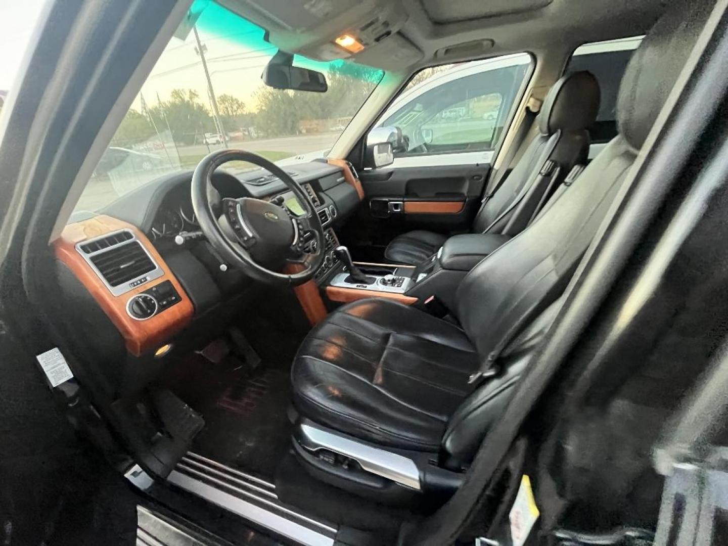 2007 BLACK LAND ROVER RANGE ROVER HSE (SALMF15437A) with an 4.4L V8 DOHC 32V engine, AUTOMATIC transmission, located at 2303 West Mt. Houston, Houston, 77038, (281) 507-3956, 29.771597, -95.339569 - Photo#1