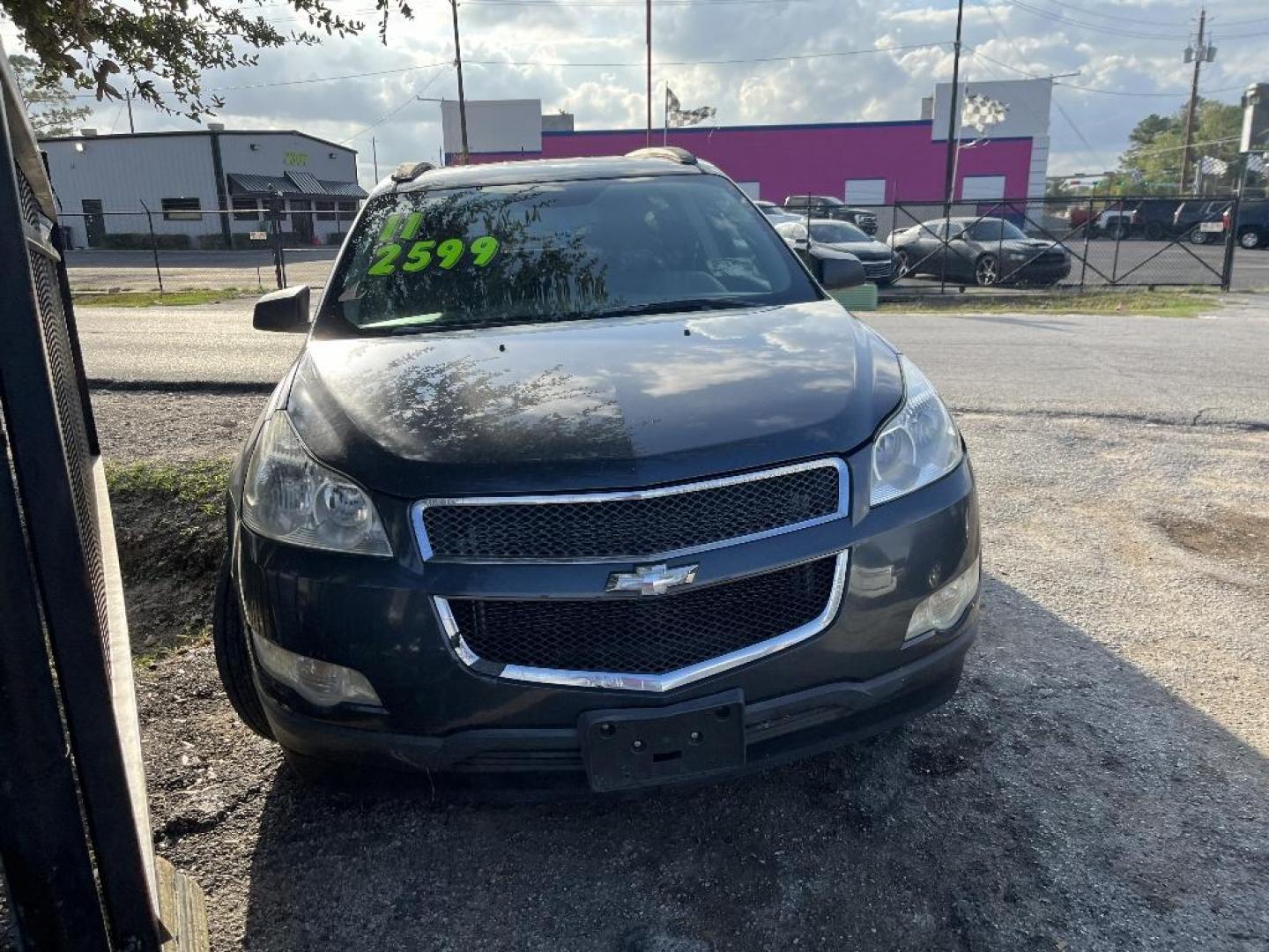 2011 GRAY CHEVROLET TRAVERSE LS AWD (1GNKVEED0BJ) with an 3.6L V6 DOHC 24V engine, AUTOMATIC transmission, located at 2303 West Mt. Houston, Houston, 77038, (281) 507-3956, 29.771597, -95.339569 - Photo#1