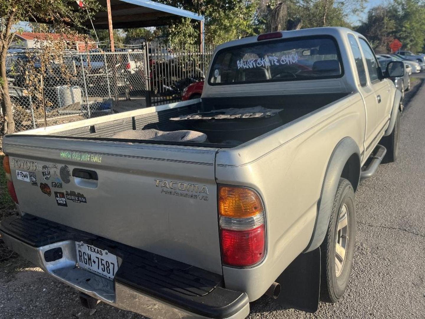 2003 GRAY TOYOTA TACOMA PreRunner Xtracab V6 2WD (5TESN92NX3Z) with an 3.4L V6 DOHC 24V engine, AUTOMATIC transmission, located at 2303 West Mt. Houston, Houston, 77038, (281) 507-3956, 29.771597, -95.339569 - Photo#5