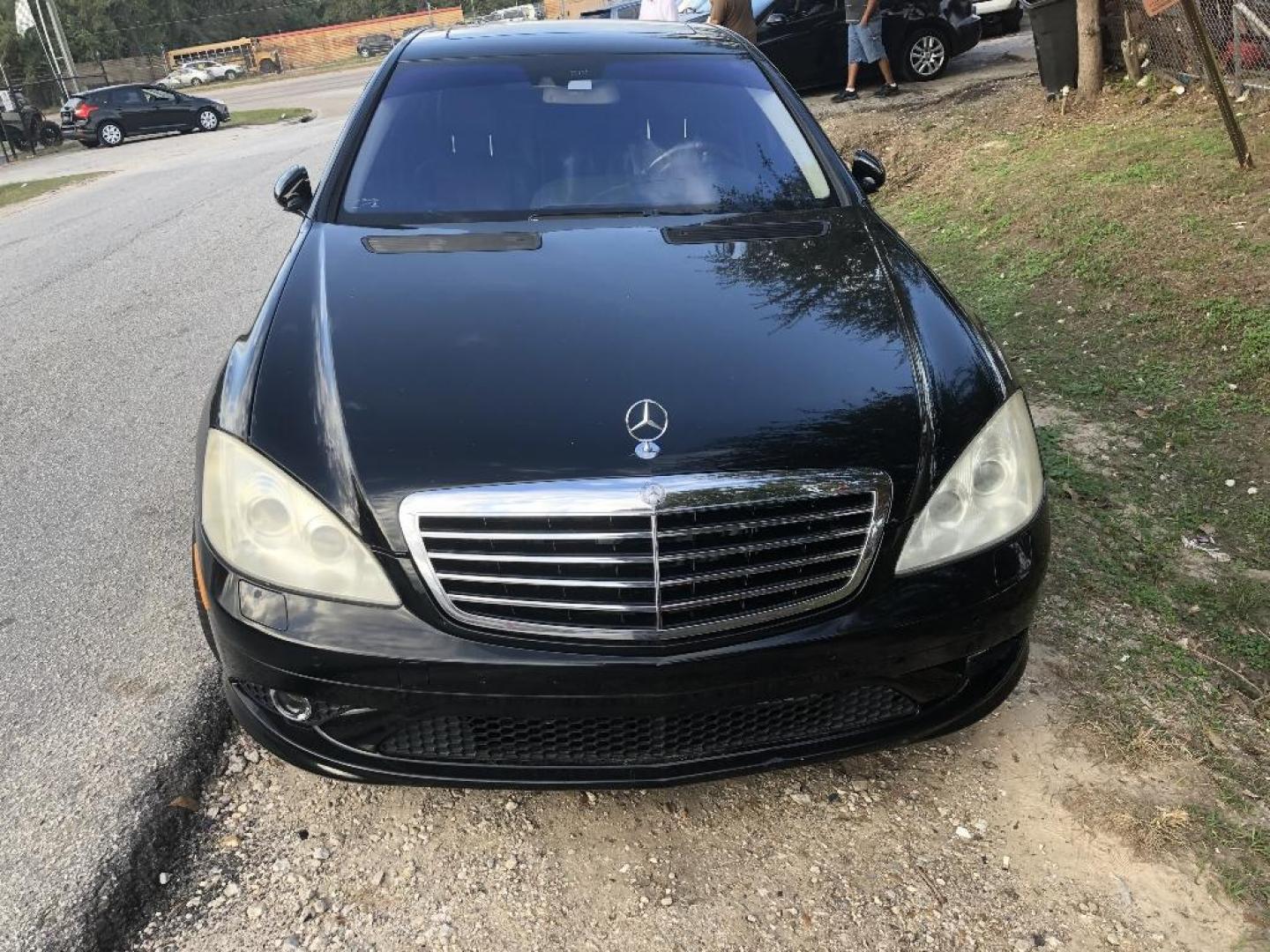 2009 BLACK MERCEDES-BENZ S-CLASS S550 (WDDNG71XX9A) with an 5.5L V8 DOHC 32V engine, AUTOMATIC transmission, located at 2303 West Mt. Houston, Houston, 77038, (281) 507-3956, 29.771597, -95.339569 - Photo#0