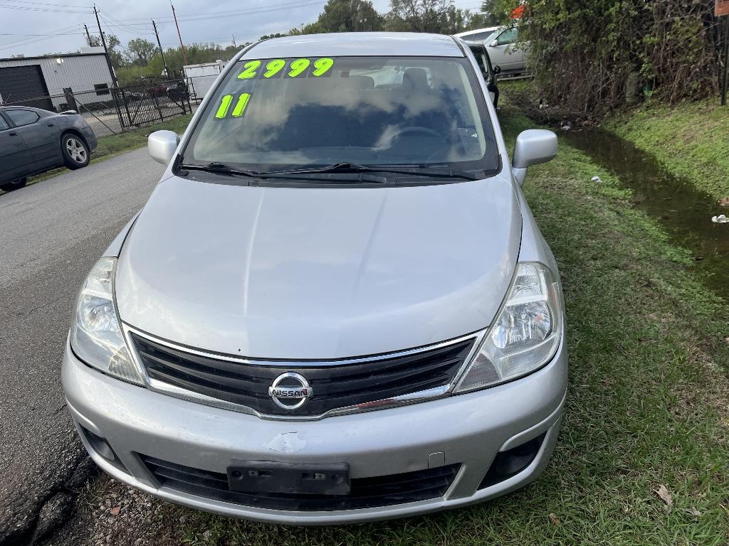 photo of 2011 NISSAN VERSA 1.8 SL Hatchback