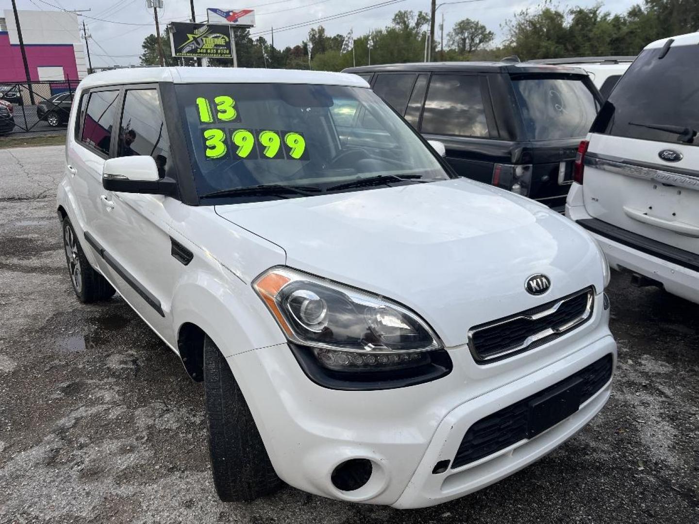 2013 WHITE KIA SOUL 1 (KNDJT2A65D7) with an 2.0L L4 DOHC 16V engine, AUTOMATIC transmission, located at 2303 West Mt. Houston, Houston, 77038, (281) 507-3956, 29.771597, -95.339569 - Photo#0