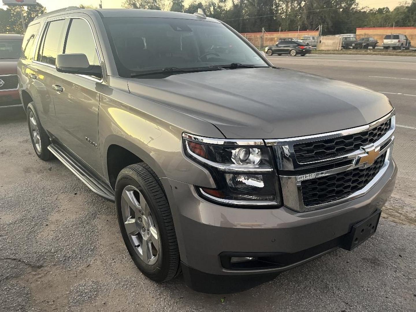 2017 SILVER CHEVROLET TAHOE LT 2WD (1GNSCBKC0HR) with an 5.3L V8 OHV 16V engine, AUTOMATIC transmission, located at 2303 West Mt. Houston, Houston, 77038, (281) 507-3956, 29.771597, -95.339569 - Photo#0