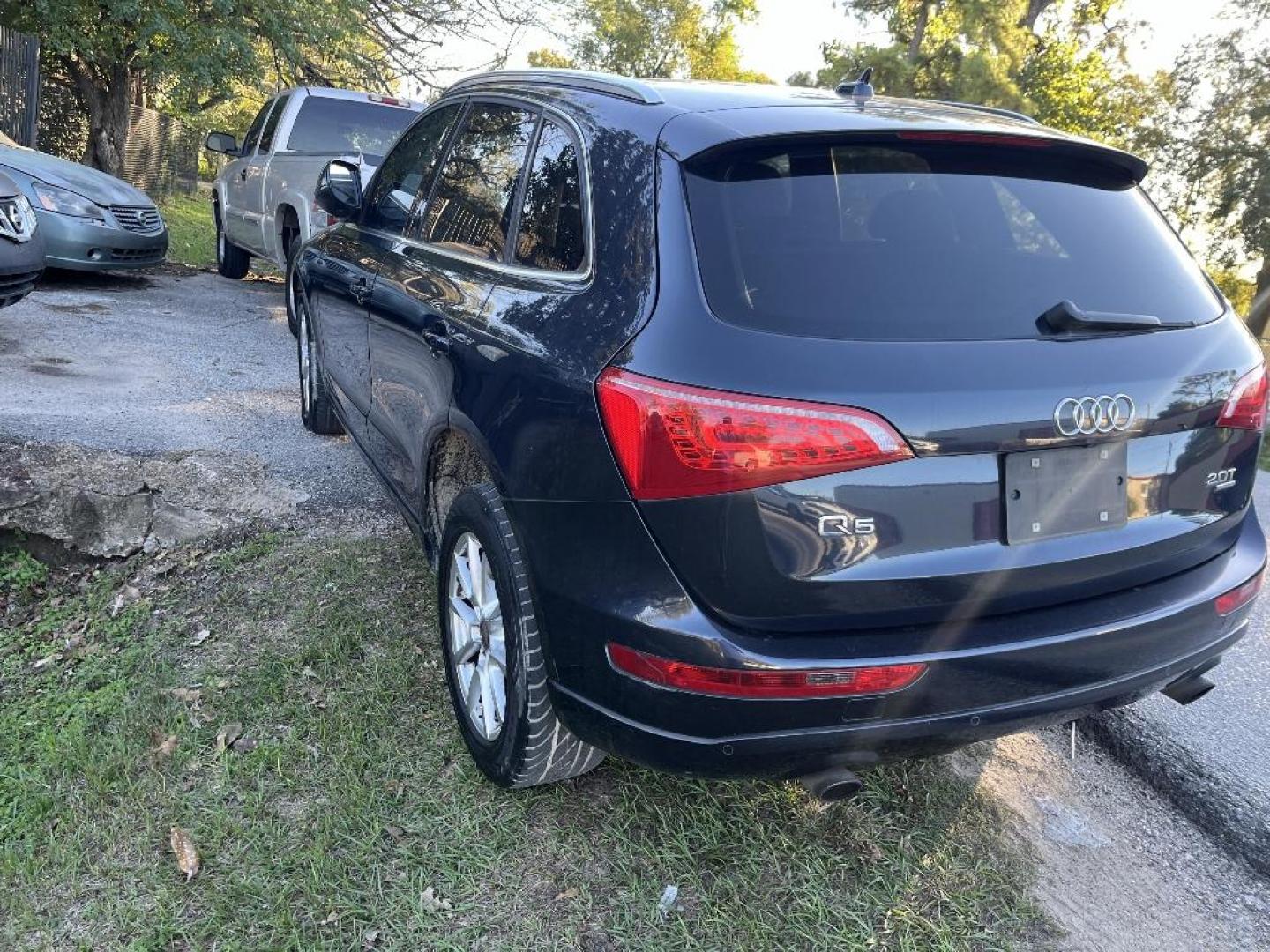 2012 BLACK AUDI Q5 2.0 quattro Premium (WA1LFAFP4CA) with an 2.0L L4 DOHC 16V engine, AUTOMATIC transmission, located at 2303 West Mt. Houston, Houston, 77038, (281) 507-3956, 29.771597, -95.339569 - Photo#3