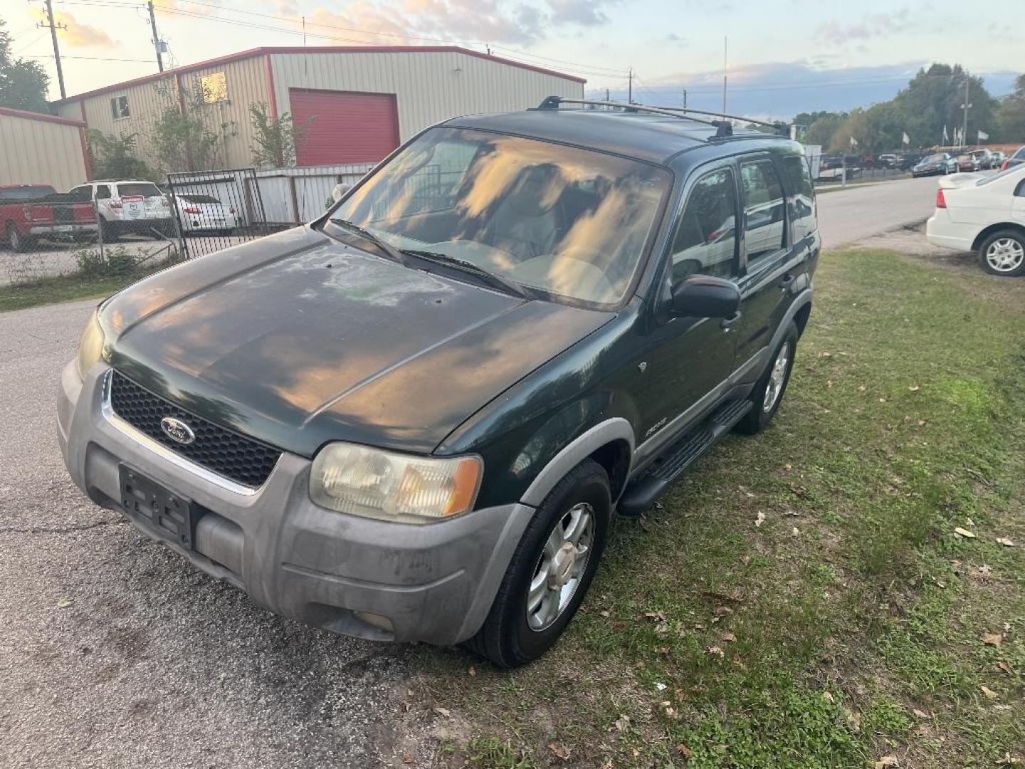 2001 GREEN FORD ESCAPE XLT 2WD (1FMYU03181K) with an 3.0L V6 DOHC 24V engine, AUTOMATIC transmission, located at 2303 West Mt. Houston, Houston, 77038, (281) 507-3956, 29.771597, -95.339569 - Photo#2