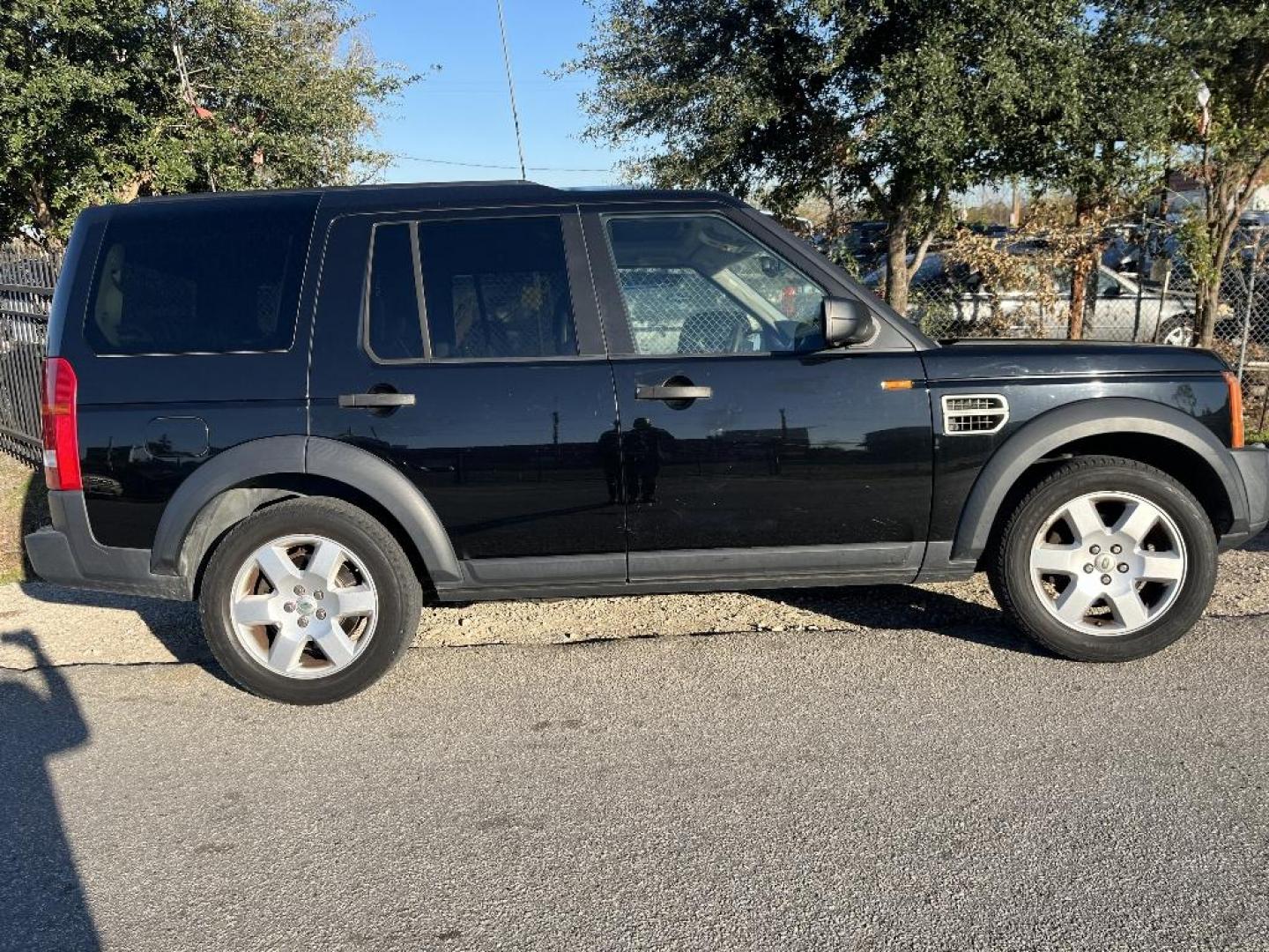 2006 BLACK LAND ROVER LR3 HSE (SALAG25416A) with an 4.4L V8 DOHC 32V engine, AUTOMATIC transmission, located at 2303 West Mt. Houston, Houston, 77038, (281) 507-3956, 29.771597, -95.339569 - Photo#0