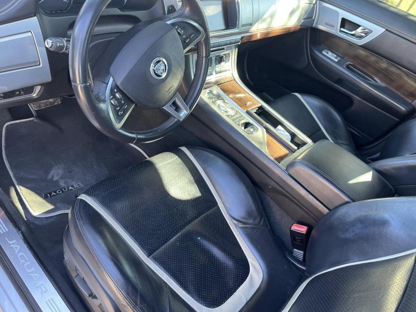 2013 SILVER JAGUAR XF-SERIES XF 3.0L V6 SC (SAJWA0E77D8) with an 3.0L V6 DOHC 24V engine, AUTOMATIC transmission, located at 2303 West Mt. Houston, Houston, 77038, (281) 507-3956, 29.771597, -95.339569 - Photo#3