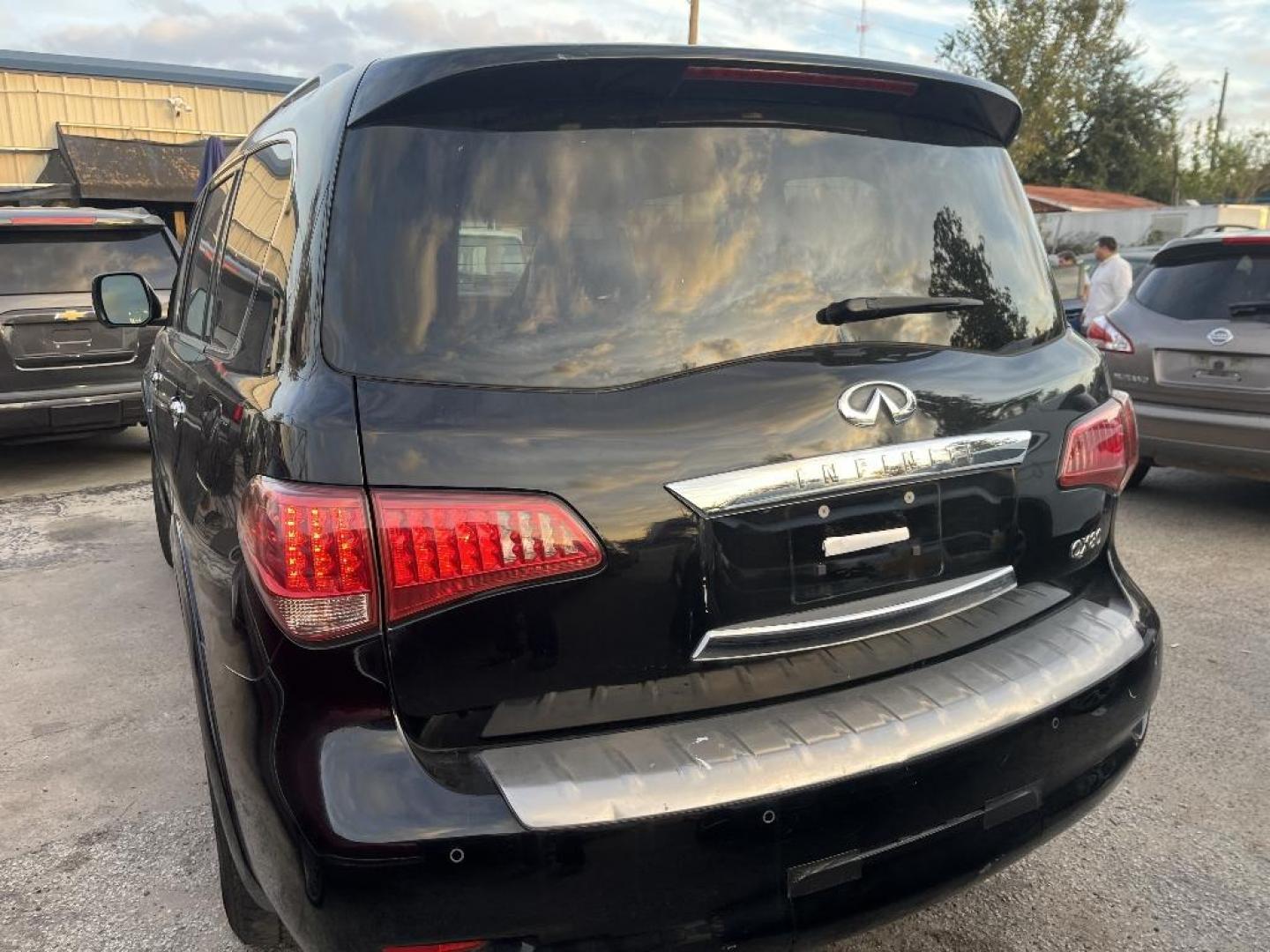 2015 BLACK INFINITI QX80 2WD (JN8AZ2NF9F9) with an 5.6L V8 DOHC 32V engine, AUTOMATIC transmission, located at 2303 West Mt. Houston, Houston, 77038, (281) 507-3956, 29.771597, -95.339569 - Photo#3