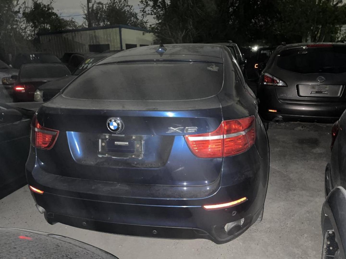 2011 BLUE BMW X6 xDrive35i (5UXFG2C54BL) with an 3.0L L6 DOHC 24V engine, AUTOMATIC transmission, located at 2303 West Mt. Houston, Houston, 77038, (281) 507-3956, 29.771597, -95.339569 - Photo#4