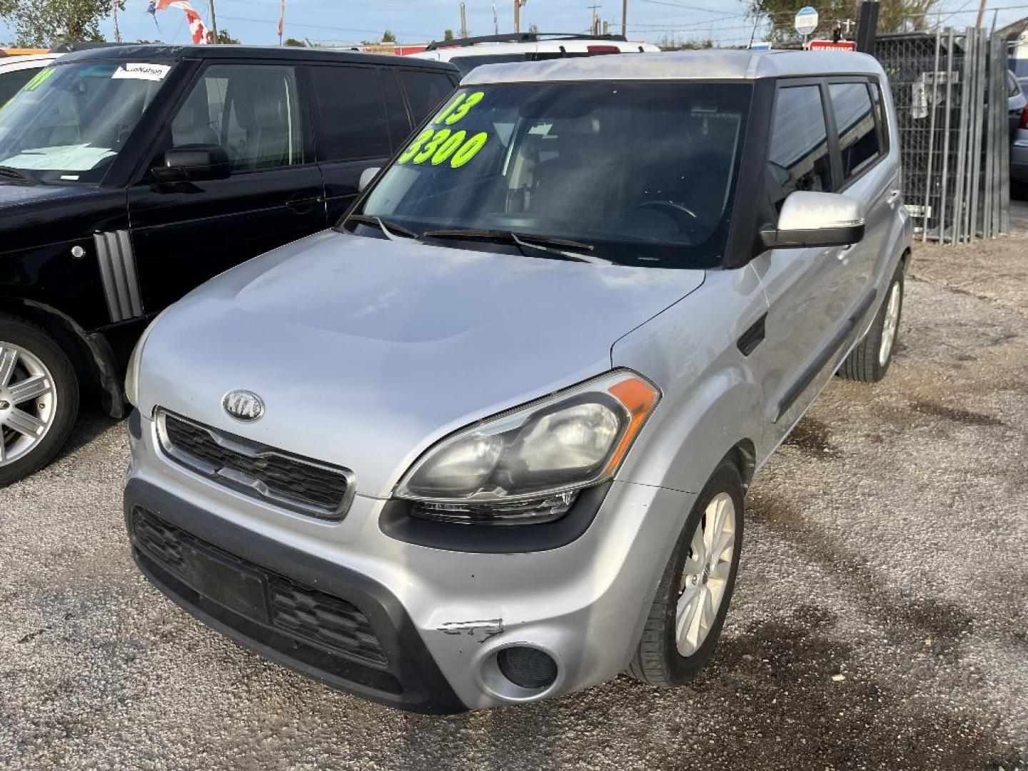 2013 SILVER KIA SOUL ! (KNDJT2A67D7) with an 2.0L L4 DOHC 16V engine, AUTOMATIC transmission, located at 2303 West Mt. Houston, Houston, 77038, (281) 507-3956, 29.771597, -95.339569 - Photo#1