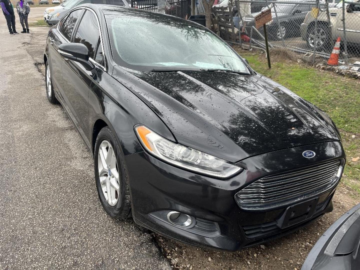 2013 BLACK FORD FUSION SE (3FA6P0HR0DR) with an 1.6L L4 DOHC 16V engine, AUTOMATIC transmission, located at 2303 West Mt. Houston, Houston, 77038, (281) 507-3956, 29.771597, -95.339569 - Photo#0