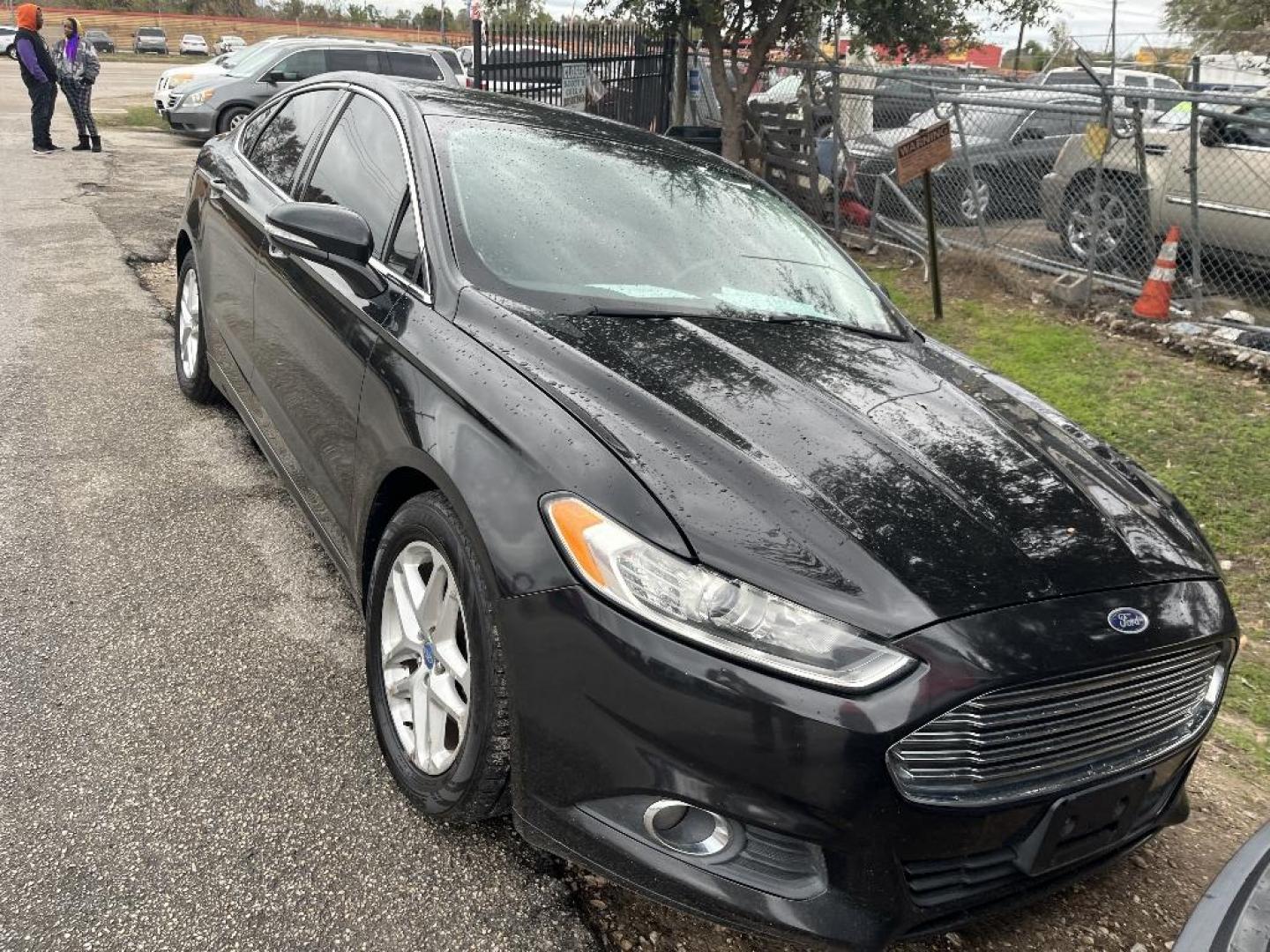 2013 BLACK FORD FUSION SE (3FA6P0HR0DR) with an 1.6L L4 DOHC 16V engine, AUTOMATIC transmission, located at 2303 West Mt. Houston, Houston, 77038, (281) 507-3956, 29.771597, -95.339569 - Photo#1