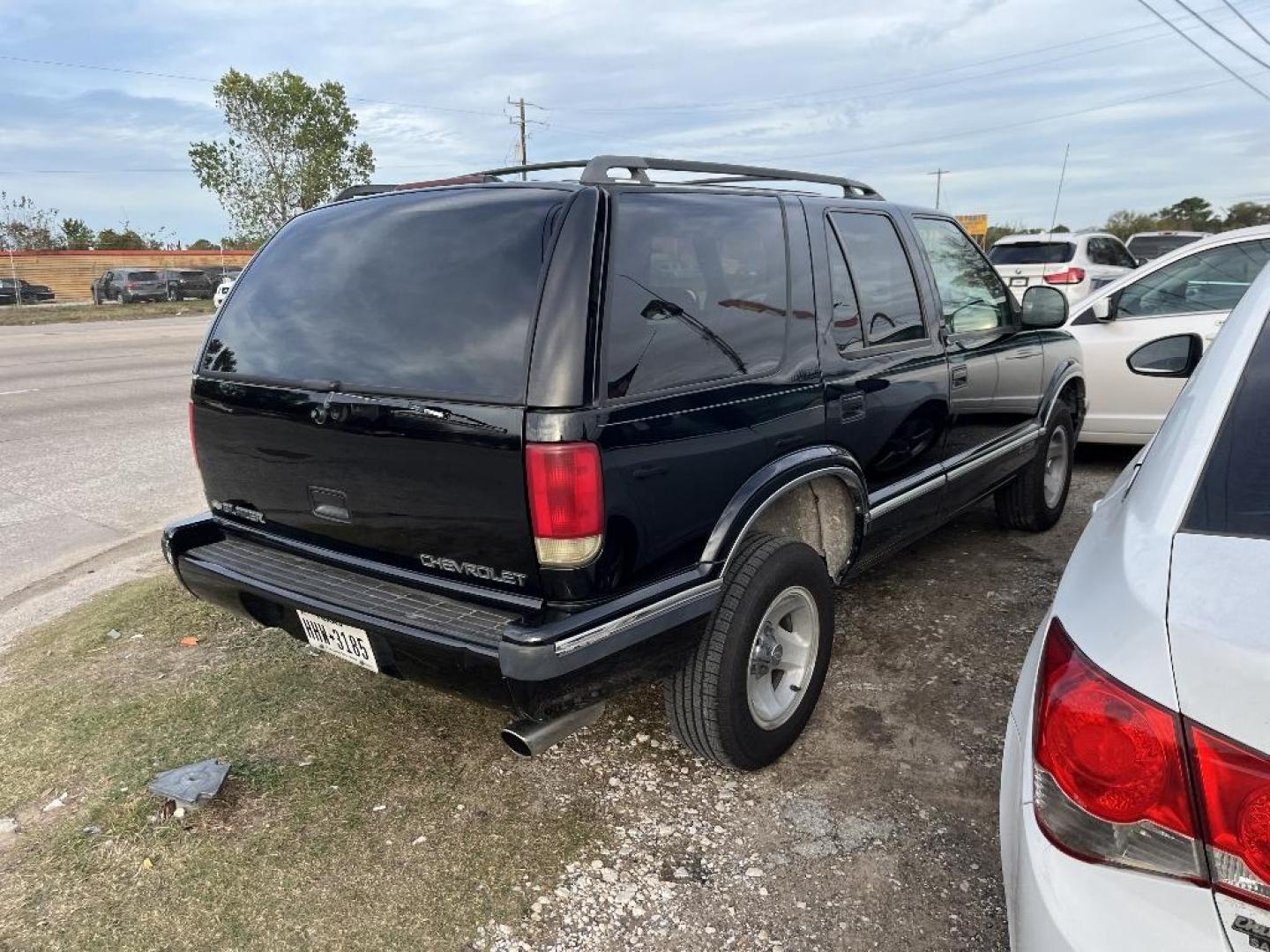 1997 BLACK CHEVROLET BLAZER 4-Door 2WD (1GNCS13W4V2) with an 4.3L V6 OHV 12V engine, AUTOMATIC transmission, located at 2303 West Mt. Houston, Houston, 77038, (281) 507-3956, 29.771597, -95.339569 - Photo#2