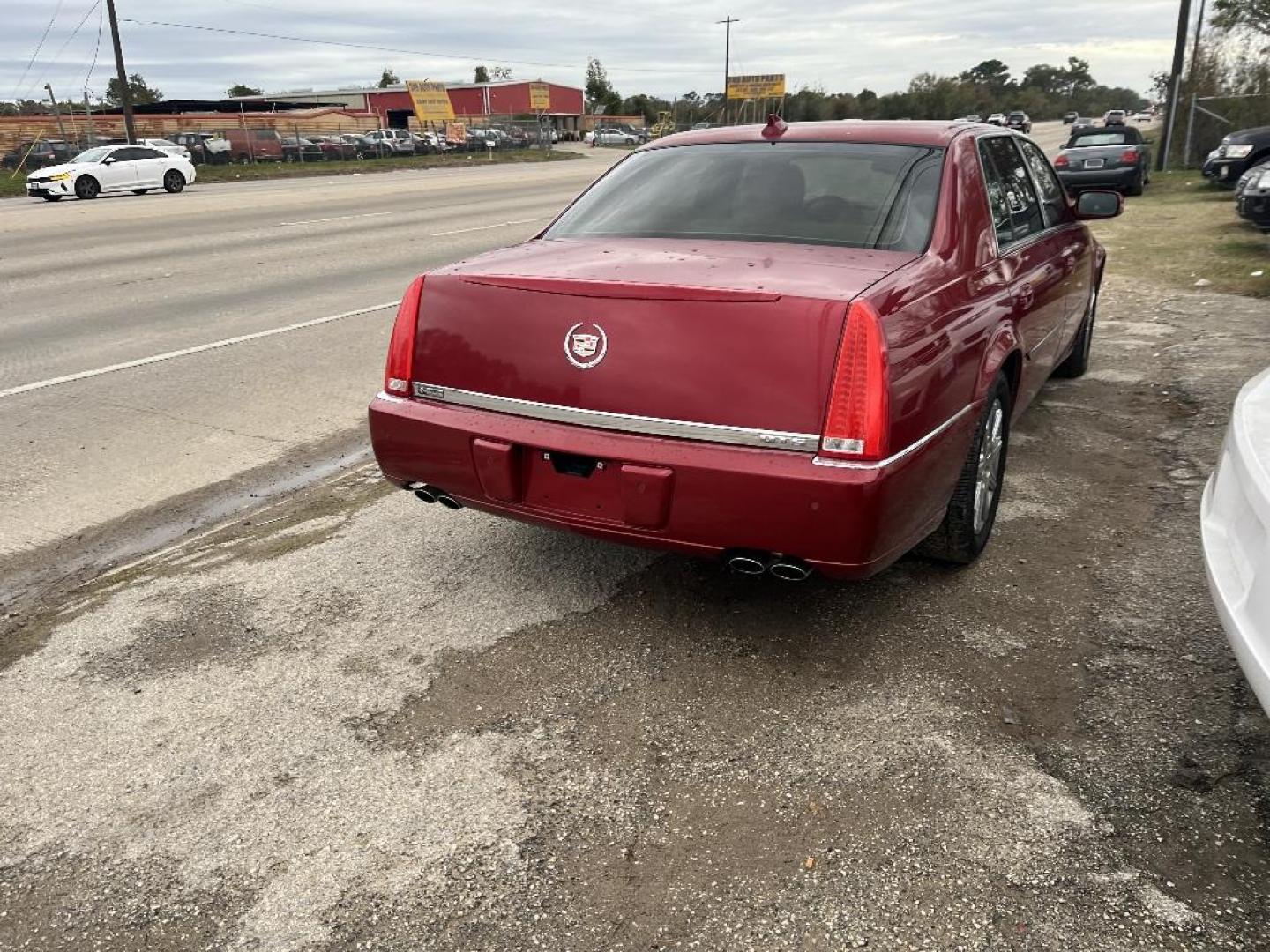 2011 RED CADILLAC DTS Premium w/ Navi (1G6KH5E68BU) with an 4.6L V8 DOHC 32V engine, AUTOMATIC transmission, located at 2303 West Mt. Houston, Houston, 77038, (281) 507-3956, 29.771597, -95.339569 - Photo#7