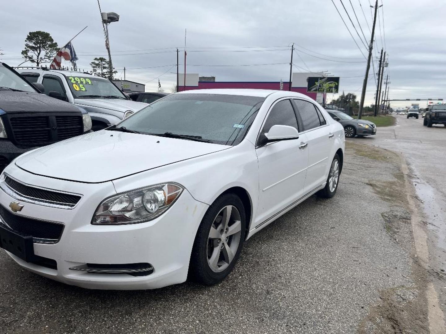 2012 WHITE CHEVROLET MALIBU 1LT (1G1ZC5EU2CF) with an 2.4L L4 DOHC 16V FFV engine, AUTOMATIC transmission, located at 2303 West Mt. Houston, Houston, 77038, (281) 507-3956, 29.771597, -95.339569 - Photo#3