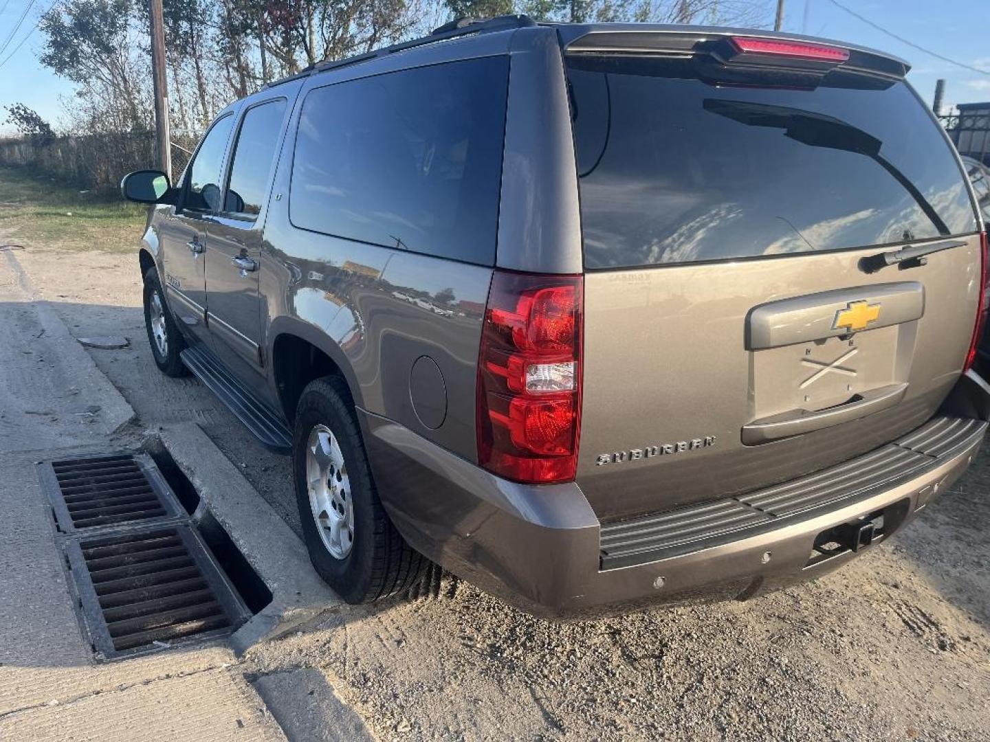 2014 BROWN CHEVROLET SUBURBAN LT 1500 2WD (1GNSCJE05ER) with an 5.3L V8 OHV 16V FFV engine, AUTOMATIC transmission, located at 2303 West Mt. Houston, Houston, 77038, (281) 507-3956, 29.771597, -95.339569 - Photo#1