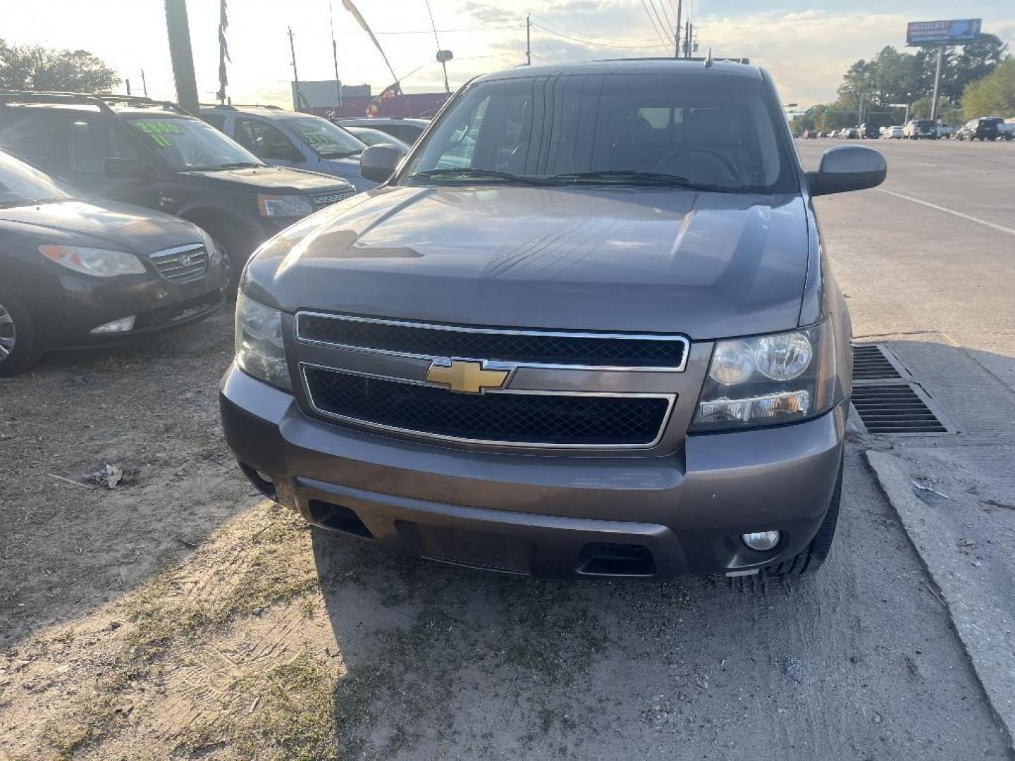 2014 BROWN CHEVROLET SUBURBAN LT 1500 2WD (1GNSCJE05ER) with an 5.3L V8 OHV 16V FFV engine, AUTOMATIC transmission, located at 2303 West Mt. Houston, Houston, 77038, (281) 507-3956, 29.771597, -95.339569 - Photo#3