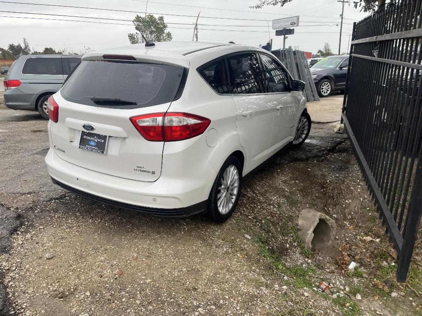 2015 WHITE FORD C-MAX HYBRID SEL (1FADP5BU6FL) with an 2.0L L4 DOHC 16V HYBRID engine, AUTOMATIC transmission, located at 2303 West Mt. Houston, Houston, 77038, (281) 507-3956, 29.771597, -95.339569 - Photo#3