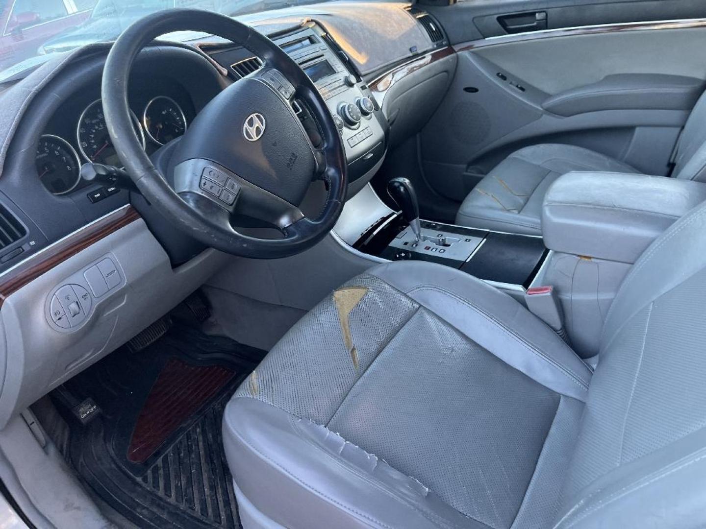 2007 GRAY HYUNDAI VERACRUZ GLS (KM8NU13C07U) with an 3.8L V6 DOHC 24V engine, AUTOMATIC transmission, located at 2303 West Mt. Houston, Houston, 77038, (281) 507-3956, 29.771597, -95.339569 - Photo#5