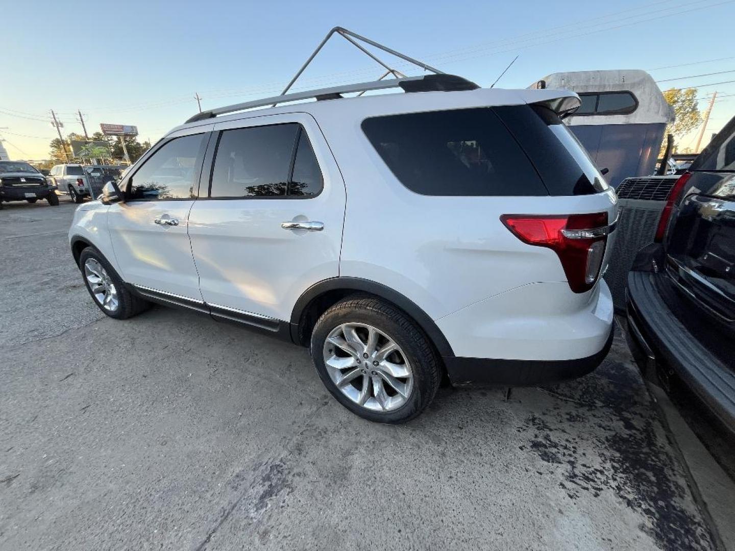 2013 WHITE FORD EXPLORER Limited 4WD (1FM5K8F87DG) with an 3.5L V6 DOHC 24V engine, AUTOMATIC transmission, located at 2303 West Mt. Houston, Houston, 77038, (281) 507-3956, 29.771597, -95.339569 - Photo#2