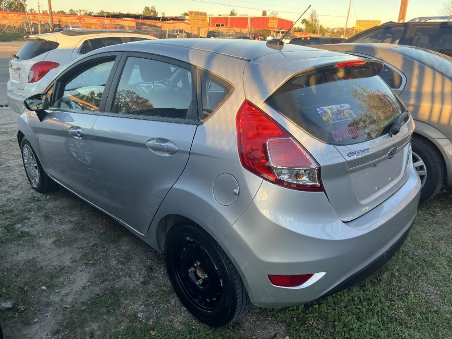 2018 GRAY FORD FIESTA S Hatchback (3FADP4TJ9JM) with an 1.6L L4 DOHC 16V engine, MANUAL transmission, located at 2303 West Mt. Houston, Houston, 77038, (281) 507-3956, 29.771597, -95.339569 - Photo#2