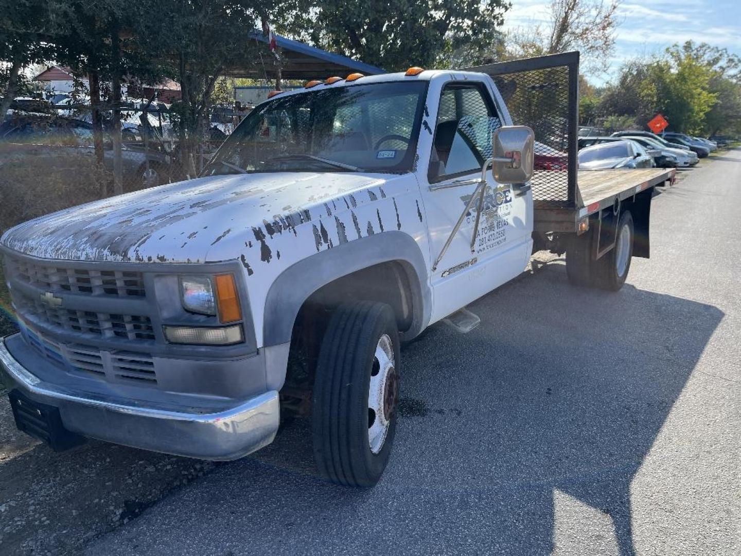 1995 WHITE CHEVROLET C/K 3500 Reg. Cab 2WD (1GBKC34F3SJ) with an 6.5L V8 OHV 16V TURBO DIESEL engine, MANUAL transmission, located at 2303 West Mt. Houston, Houston, 77038, (281) 507-3956, 29.771597, -95.339569 - Photo#4