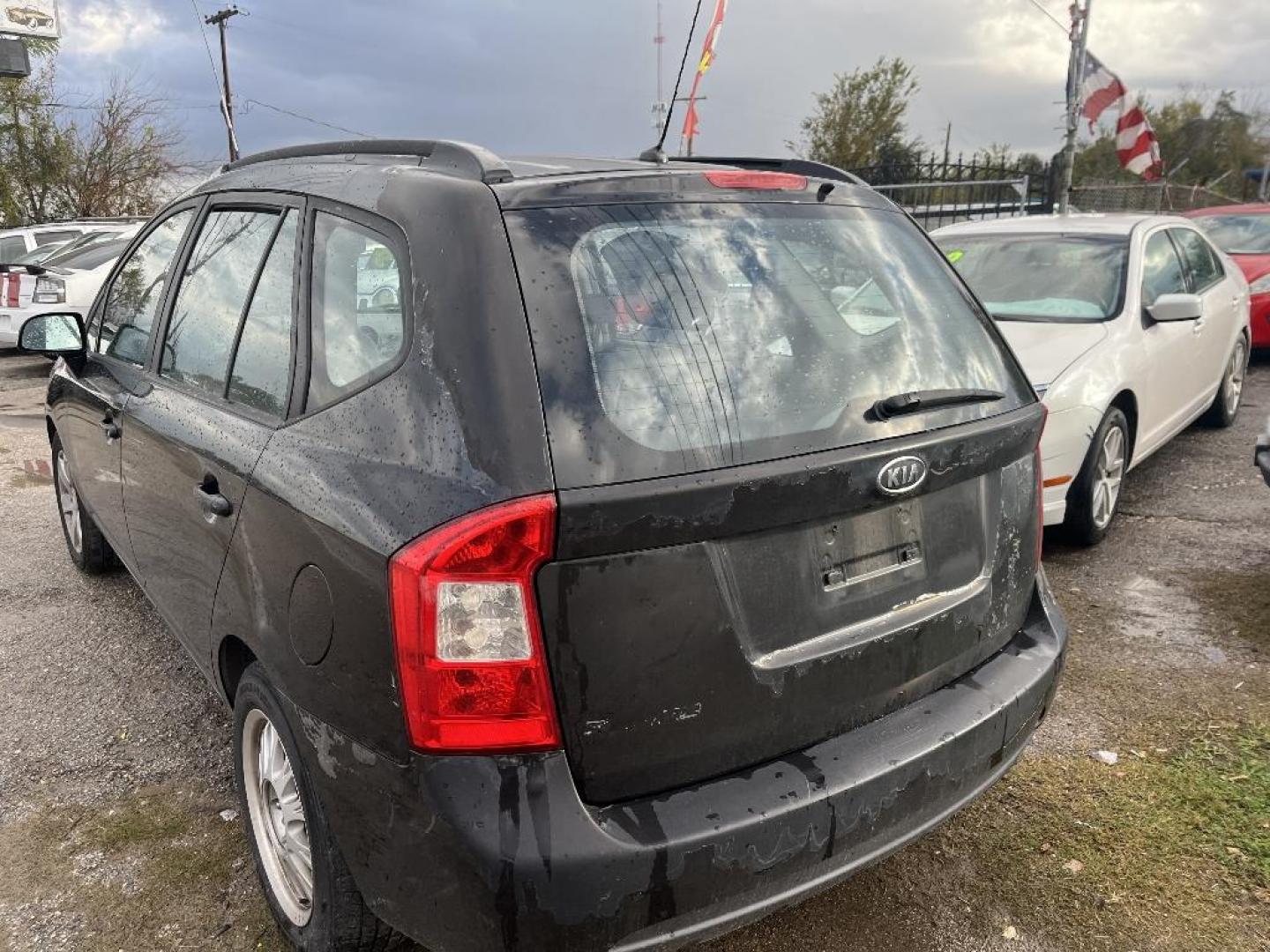 2007 BLACK KIA RONDO EX (KNAFG525577) with an 2.4L L4 DOHC 16V engine, AUTOMATIC transmission, located at 2303 West Mt. Houston, Houston, 77038, (281) 507-3956, 29.771597, -95.339569 - Photo#2