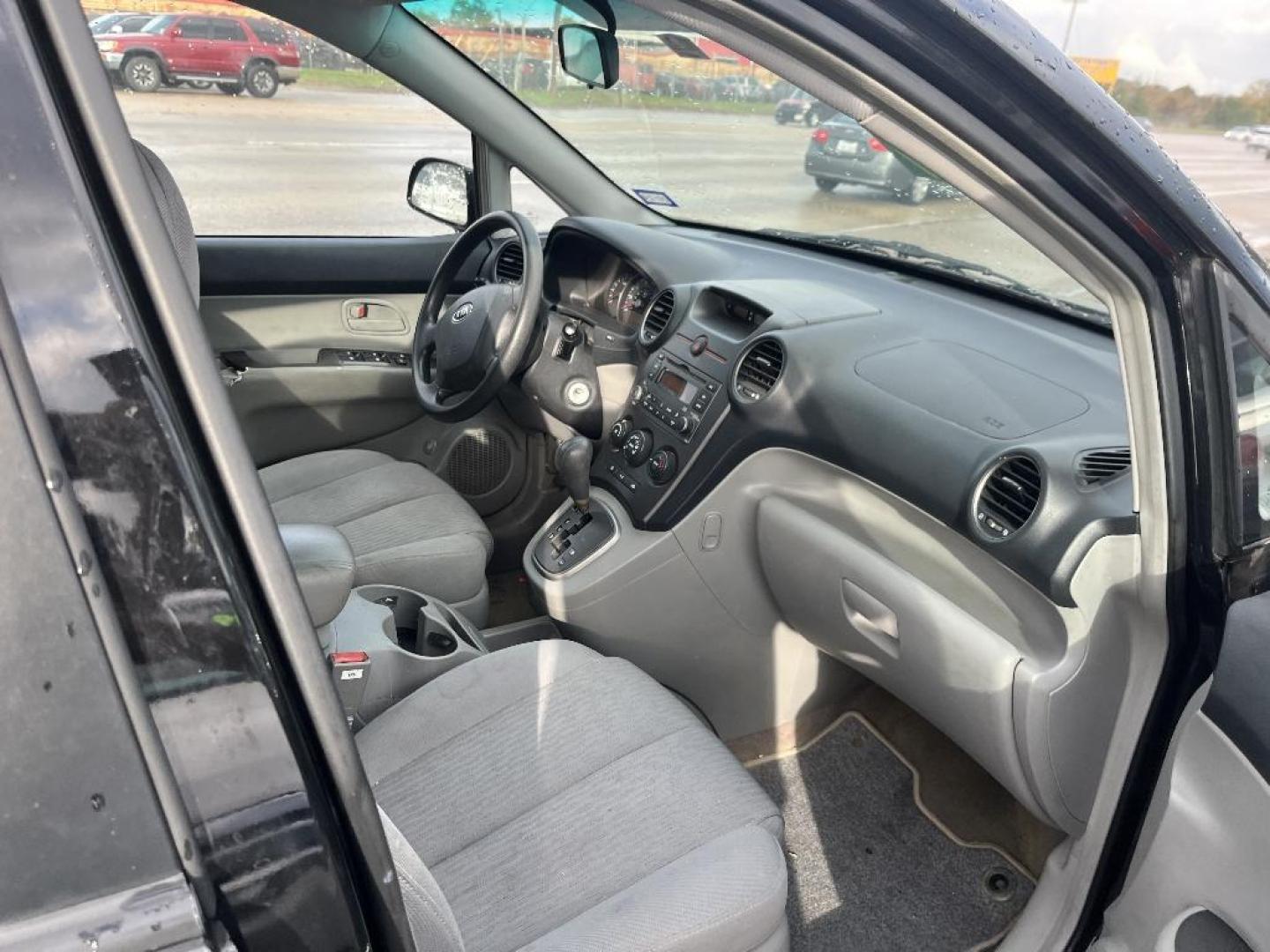 2007 BLACK KIA RONDO EX (KNAFG525577) with an 2.4L L4 DOHC 16V engine, AUTOMATIC transmission, located at 2303 West Mt. Houston, Houston, 77038, (281) 507-3956, 29.771597, -95.339569 - Photo#3