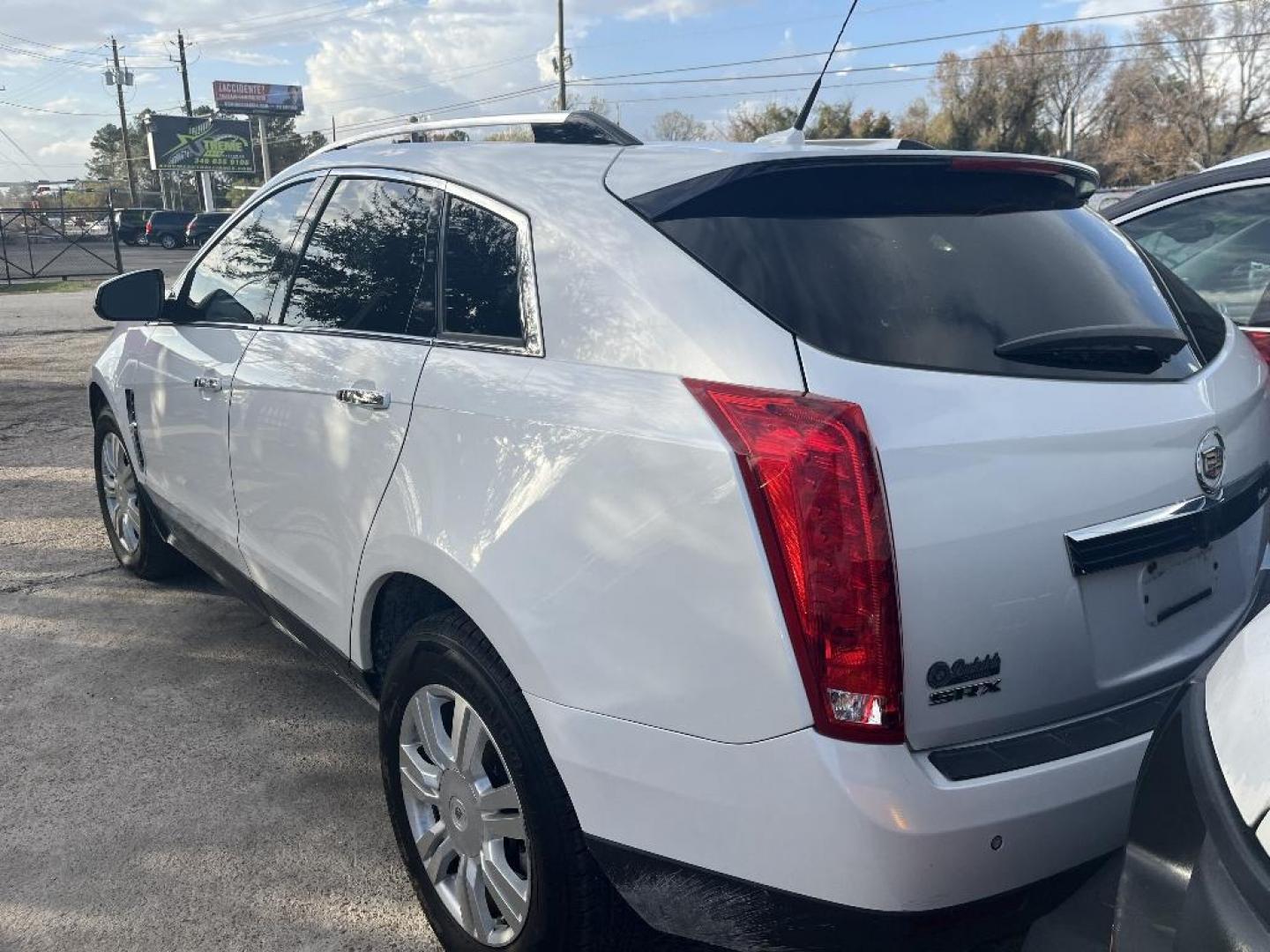 2010 WHITE CADILLAC SRX Luxury Collection (3GYFNAEY9AS) with an 3.0L V6 DOHC 24V engine, AUTOMATIC transmission, located at 2303 West Mt. Houston, Houston, 77038, (281) 507-3956, 29.771597, -95.339569 - Photo#3