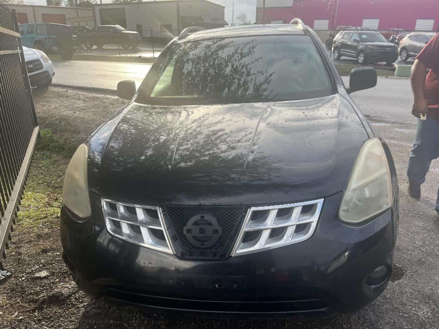 2011 BLACK NISSAN ROGUE S 2WD (JN8AS5MT8BW) with an 2.5L L4 DOHC 16V engine, AUTOMATIC transmission, located at 2303 West Mt. Houston, Houston, 77038, (281) 507-3956, 29.771597, -95.339569 - Photo#5