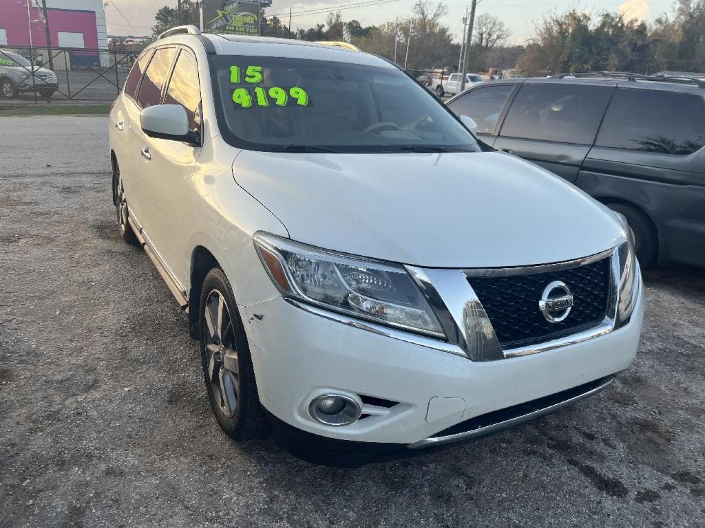 2015 WHITE NISSAN PATHFINDER S 2WD (5N1AR2MN7FC) with an 3.5L V6 DOHC 24V engine, AUTOMATIC transmission, located at 2303 West Mt. Houston, Houston, 77038, (281) 507-3956, 29.771597, -95.339569 - Photo#0