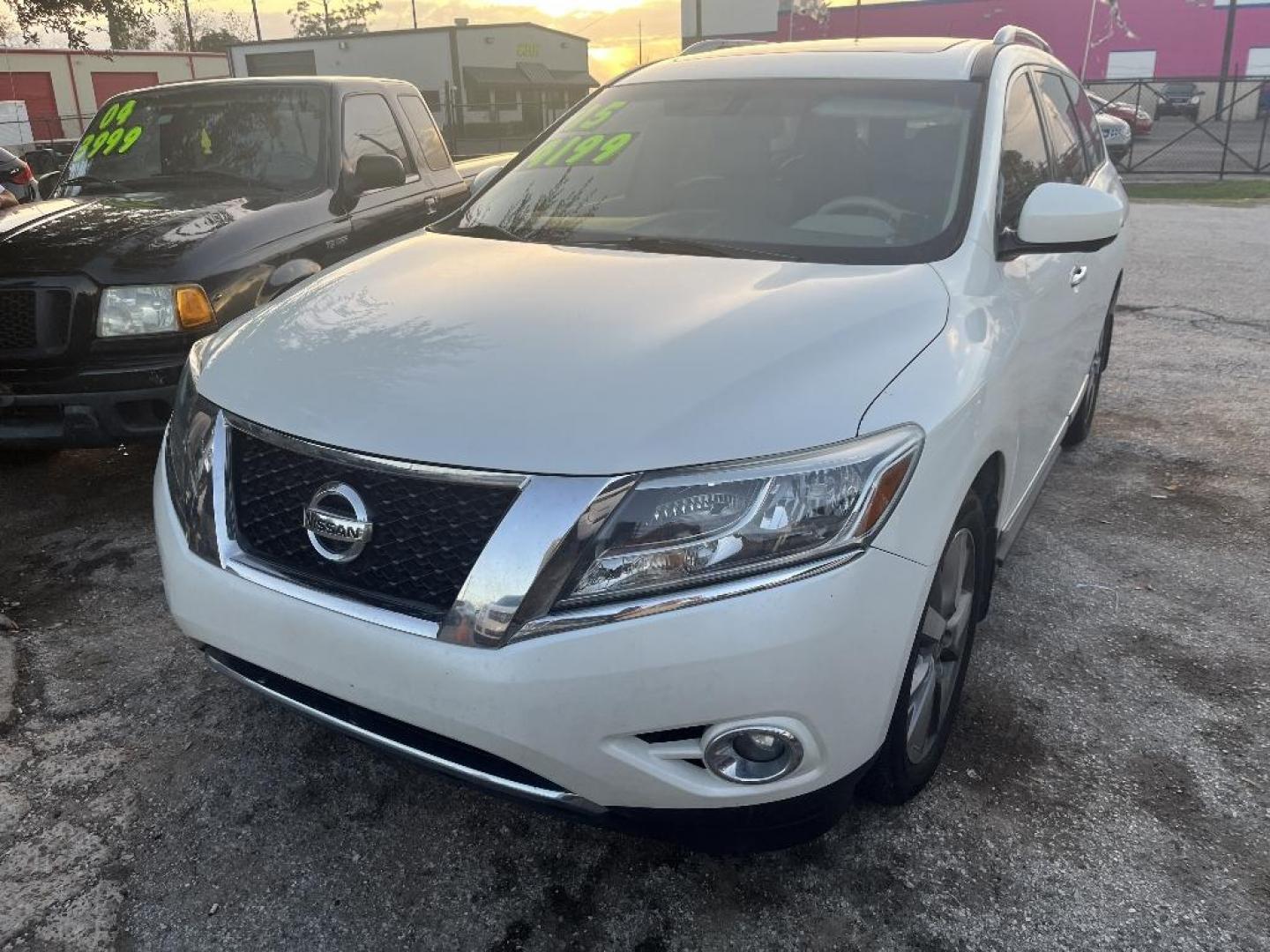 2015 WHITE NISSAN PATHFINDER S 2WD (5N1AR2MN7FC) with an 3.5L V6 DOHC 24V engine, AUTOMATIC transmission, located at 2303 West Mt. Houston, Houston, 77038, (281) 507-3956, 29.771597, -95.339569 - Photo#3