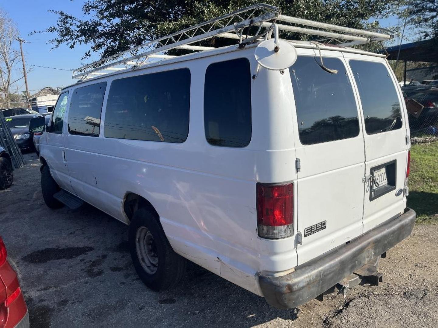 2002 WHITE FORD ECONOLINE E350 Extended (1FBSS31LX2H) with an 5.4L V8 SOHC 16V engine, AUTOMATIC transmission, located at 2303 West Mt. Houston, Houston, 77038, (281) 507-3956, 29.771597, -95.339569 - Photo#4