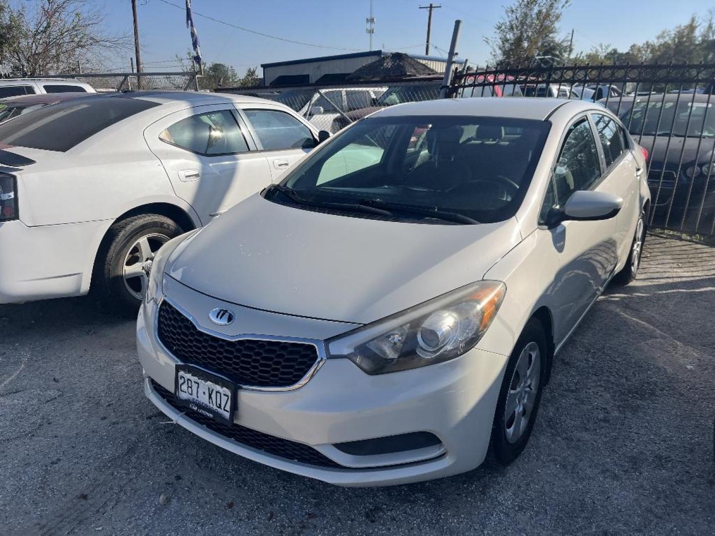 2014 WHITE KIA FORTE LX M6 (KNAFK4A67E5) with an 1.8L L4 DOHC 16V engine, AUTOMATIC transmission, located at 2303 West Mt. Houston, Houston, 77038, (281) 507-3956, 29.771597, -95.339569 - Photo#9