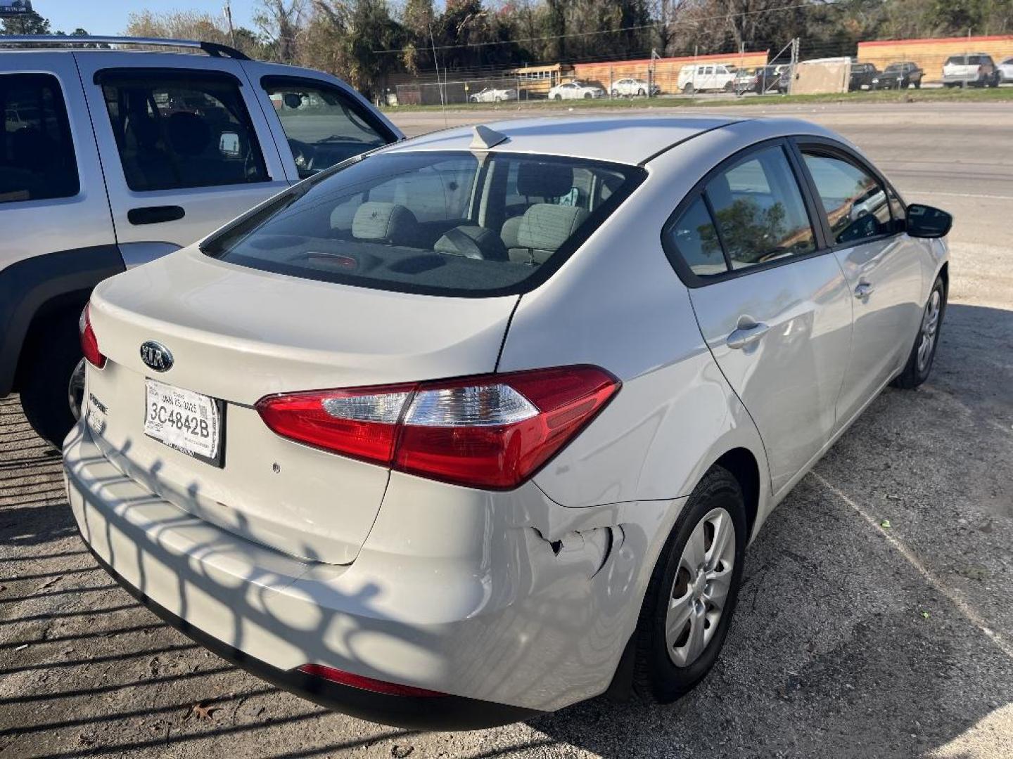 2014 WHITE KIA FORTE LX M6 (KNAFK4A67E5) with an 1.8L L4 DOHC 16V engine, AUTOMATIC transmission, located at 2303 West Mt. Houston, Houston, 77038, (281) 507-3956, 29.771597, -95.339569 - Photo#3