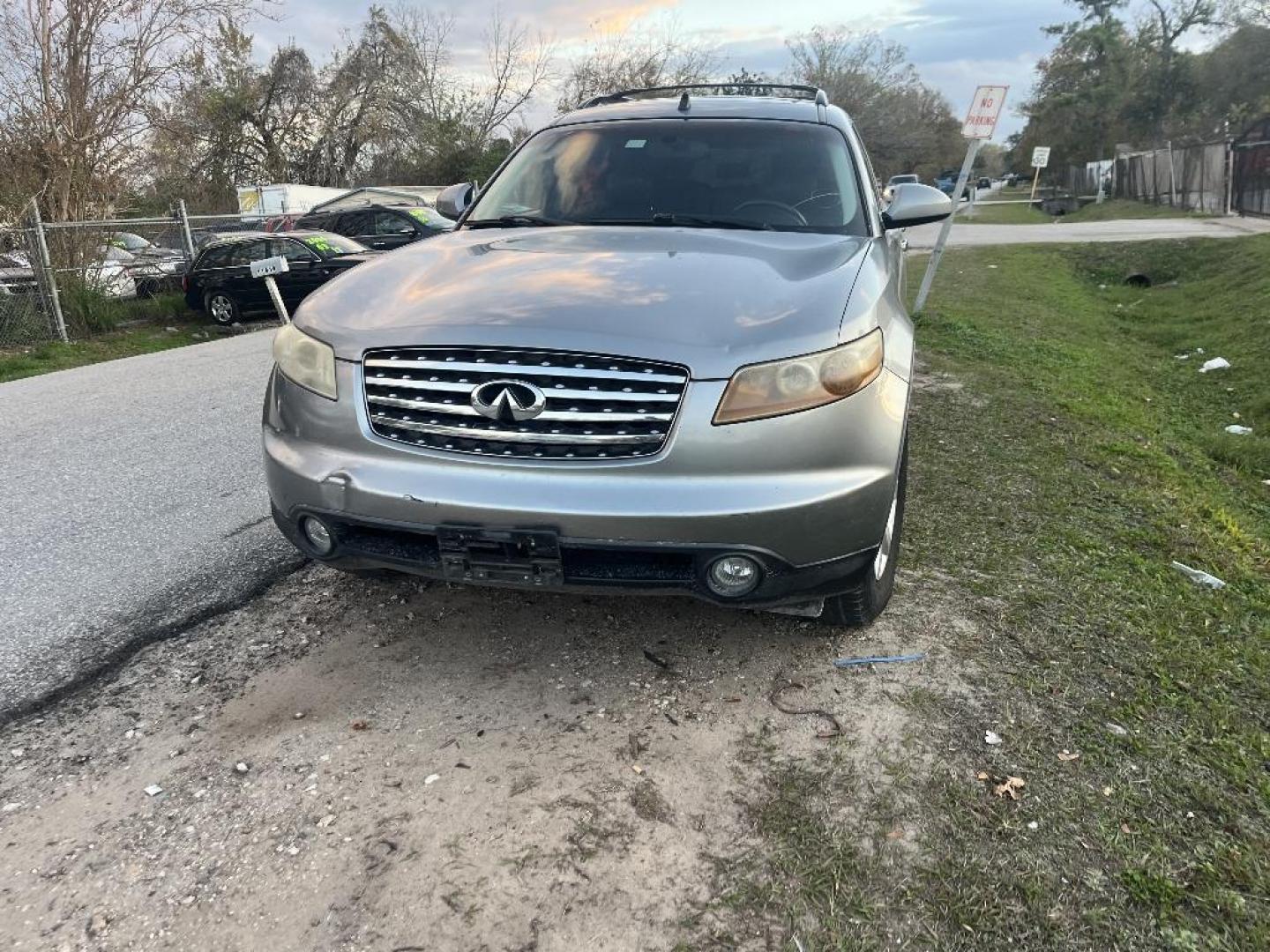 2004 GRAY INFINITI FX FX35 2WD (JNRAS08U64X) with an 3.5L V6 DOHC 32V engine, AUTOMATIC transmission, located at 2303 West Mt. Houston, Houston, 77038, (281) 507-3956, 29.771597, -95.339569 - Photo#0