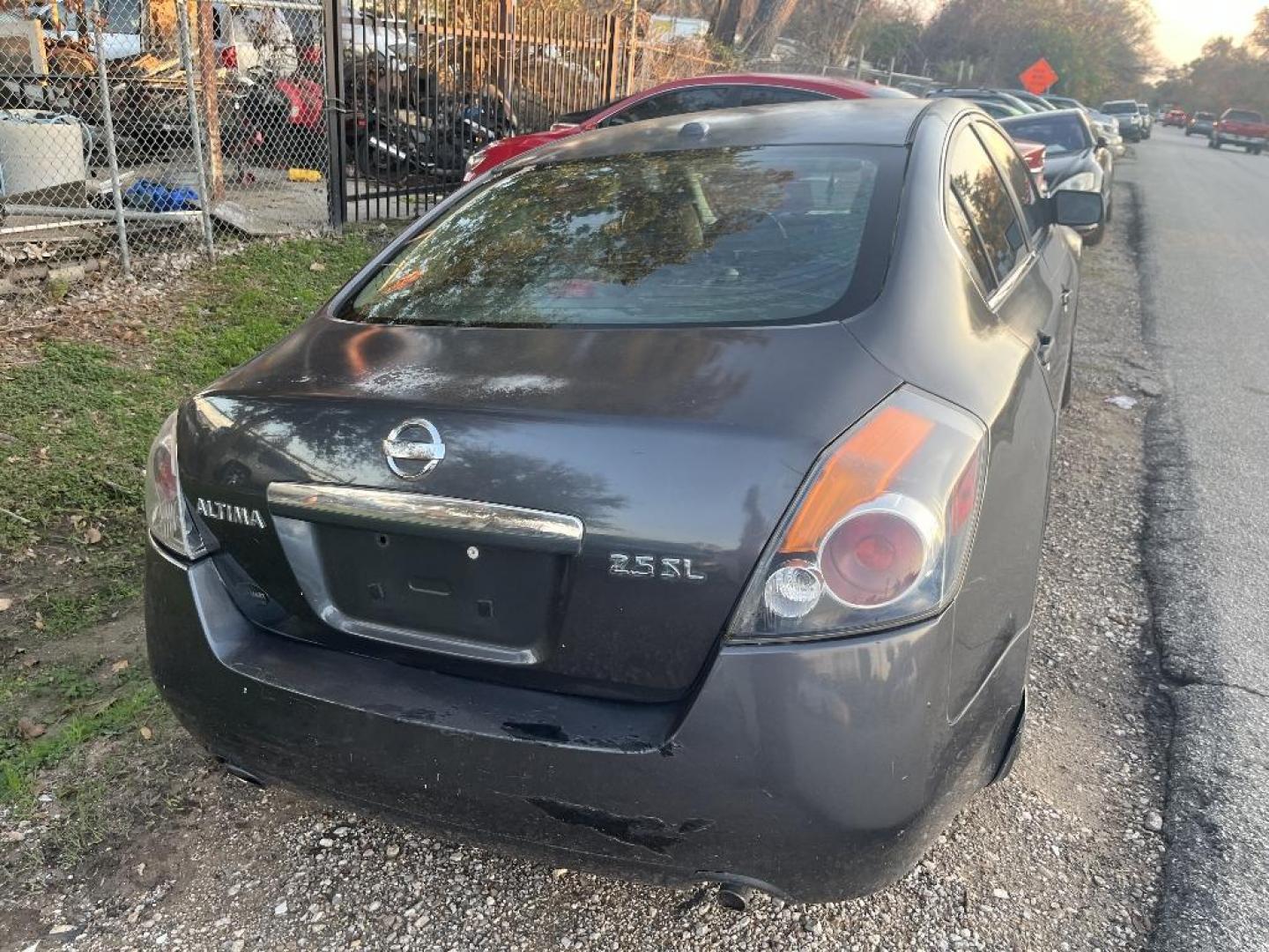 2008 GRAY NISSAN ALTIMA 2.5 S (1N4AL21E28N) with an 2.5L L4 DOHC 16V engine, AUTOMATIC transmission, located at 2303 West Mt. Houston, Houston, 77038, (281) 507-3956, 29.771597, -95.339569 - Photo#2