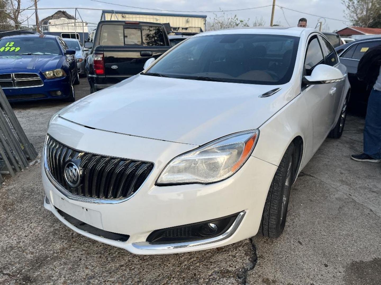 2016 WHITE BUICK REGAL Turbo FWD (2G4GK5EXXG9) with an 2.0L L4 DOHC 16V TURBO engine, AUTOMATIC transmission, located at 2303 West Mt. Houston, Houston, 77038, (281) 507-3956, 29.771597, -95.339569 - Photo#0