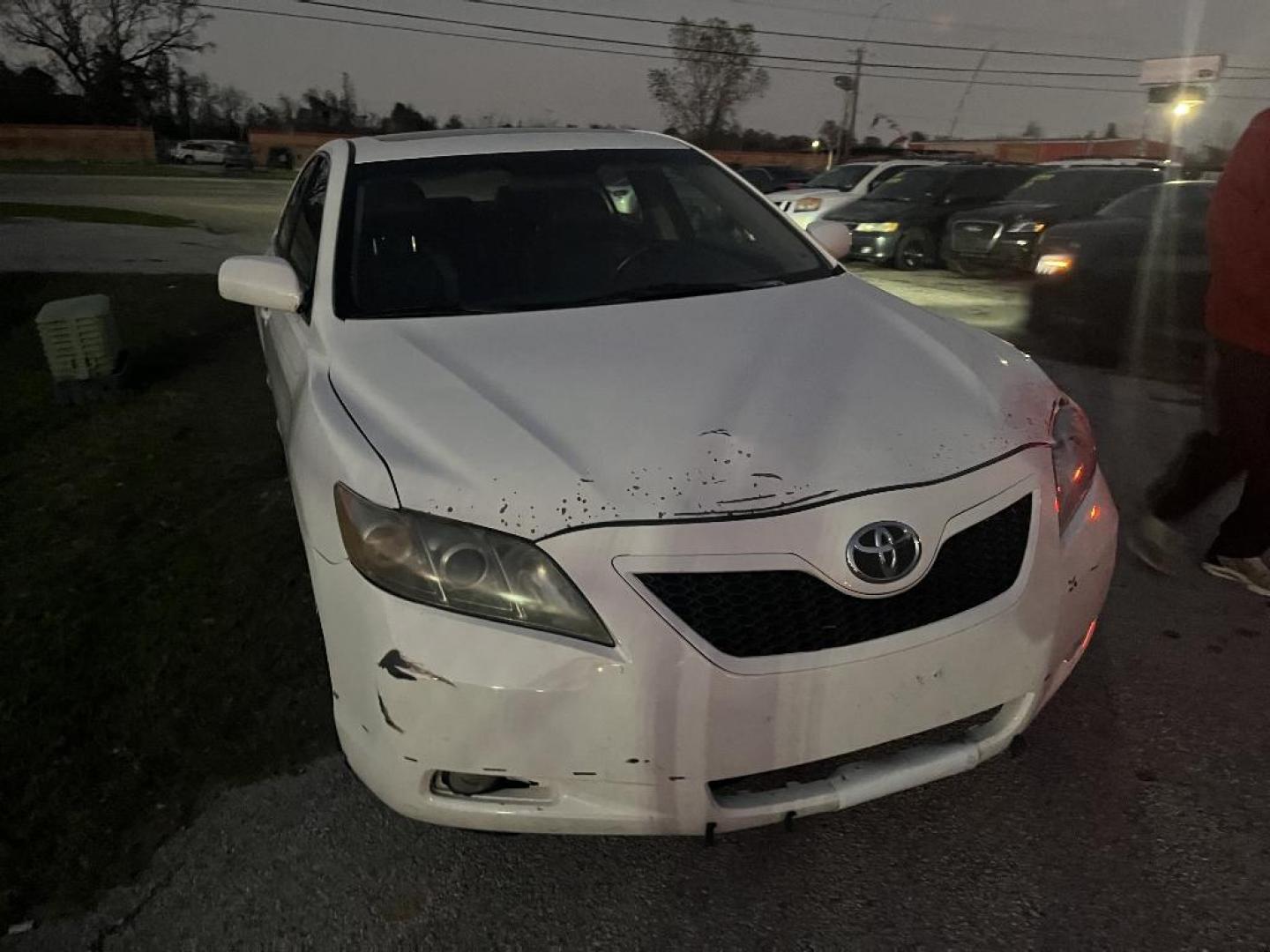 2009 WHITE TOYOTA CAMRY LE V6 6-Spd AT (4T1BK46KX9U) with an 3.5L V6 DOHC 24V engine, AUTOMATIC transmission, located at 2303 West Mt. Houston, Houston, 77038, (281) 507-3956, 29.771597, -95.339569 - Photo#4