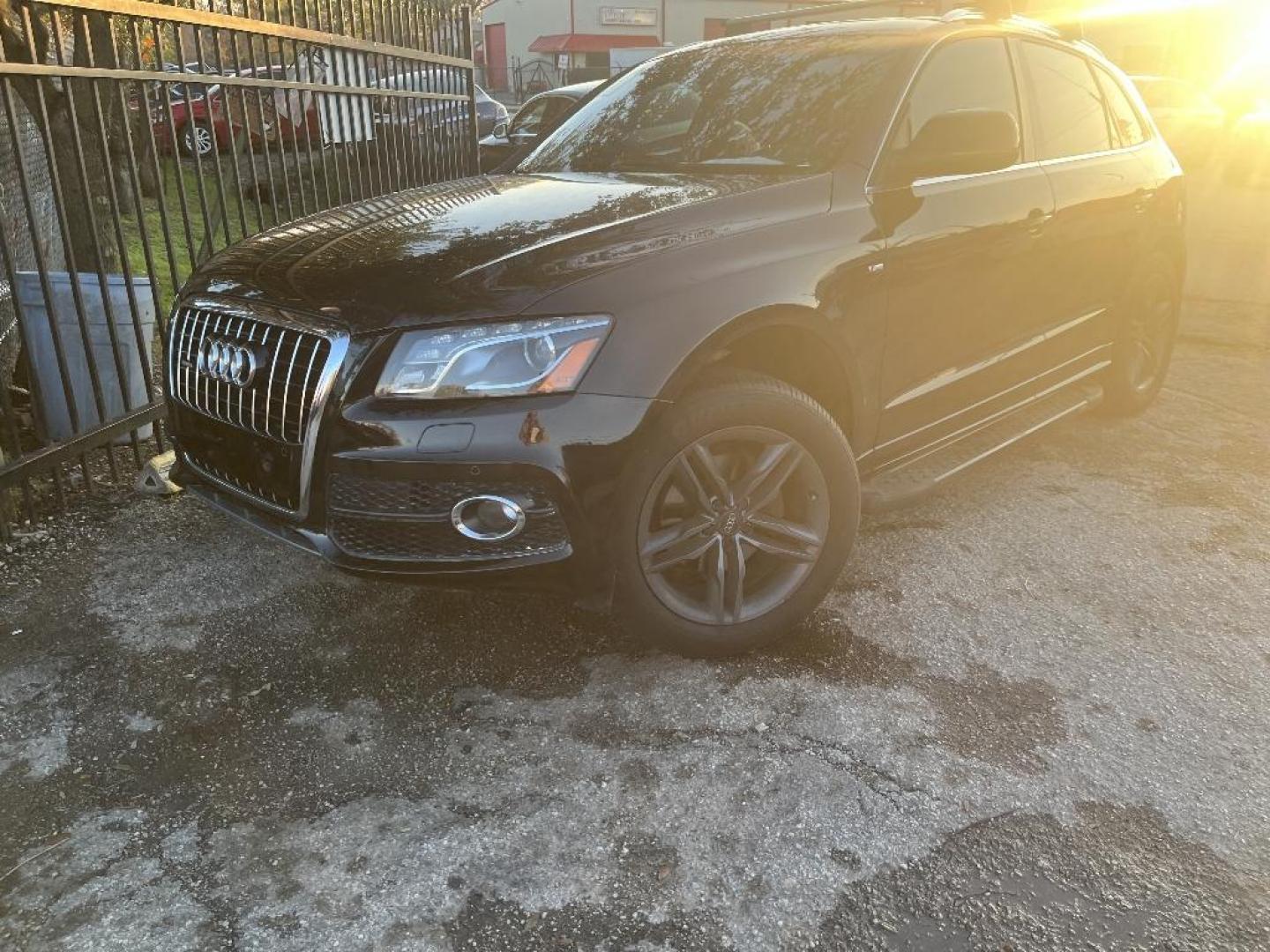 2011 BLACK AUDI Q5 3.2 quattro Premium (WA1DKAFPXBA) with an 3.2L V6 DOHC 24V engine, AUTOMATIC transmission, located at 2303 West Mt. Houston, Houston, 77038, (281) 507-3956, 29.771597, -95.339569 - Photo#1