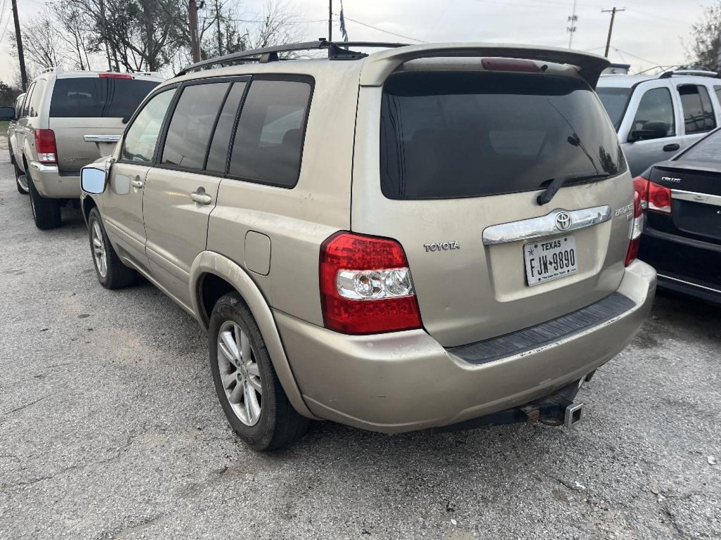 2006 BROWN TOYOTA HIGHLANDER HYBRID Limited 2WD (JTEDW21AX60) with an 3.3L V6 DOHC 24V HYBRID engine, AUTOMATIC transmission, located at 2303 West Mt. Houston, Houston, 77038, (281) 507-3956, 29.771597, -95.339569 - Photo#2