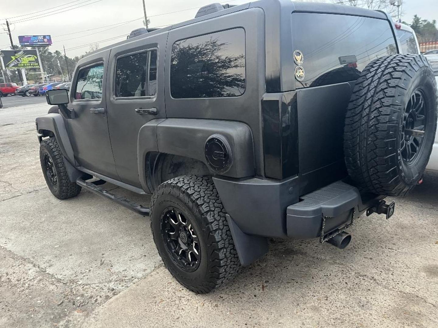 2006 BLACK HUMMER H3 Sport Utility (5GTDN136668) with an 3.5L L5 DOHC 20V engine, AUTOMATIC transmission, located at 2303 West Mt. Houston, Houston, 77038, (281) 507-3956, 29.771597, -95.339569 - Photo#1