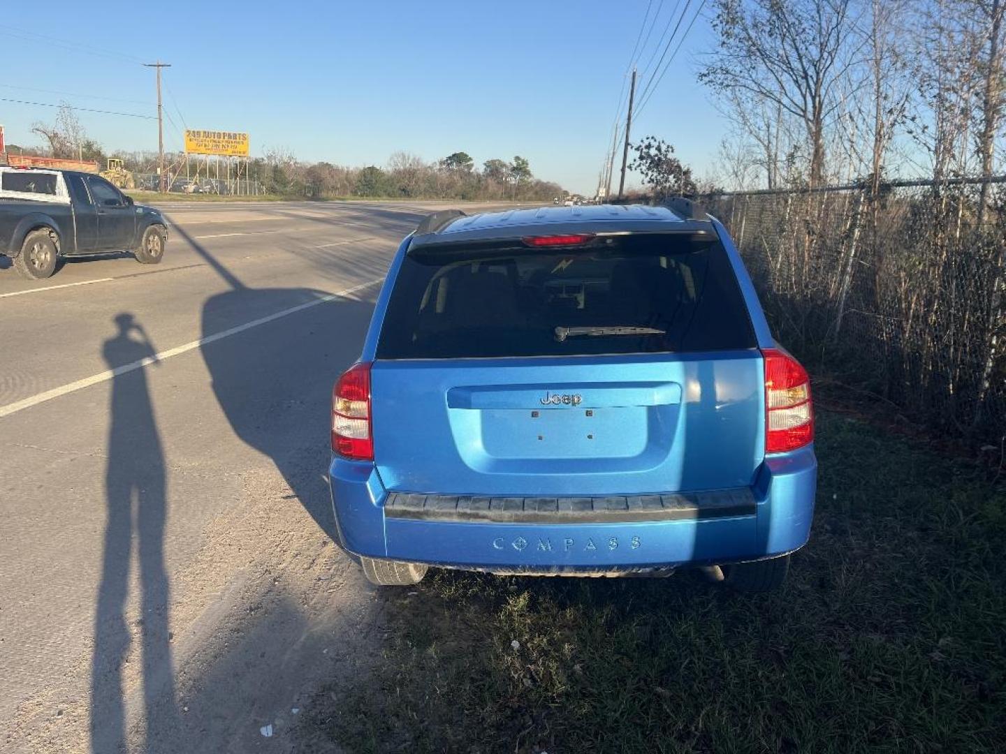 2008 BLUE JEEP COMPASS Sport 2WD (1J8FT47W98D) with an 2.4L L4 DOHC 16V engine, AUTOMATIC transmission, located at 2303 West Mt. Houston, Houston, 77038, (281) 507-3956, 29.771597, -95.339569 - Photo#6