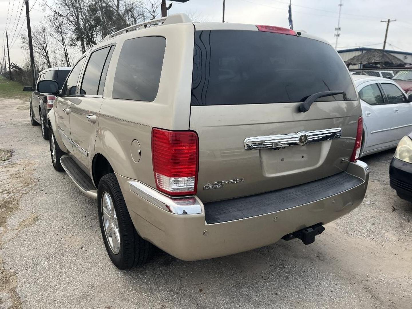 2008 BROWN CHRYSLER ASPEN Limited 2WD (1A8HX58N98F) with an 4.7L V8 SOHC 16V engine, AUTOMATIC transmission, located at 2303 West Mt. Houston, Houston, 77038, (281) 507-3956, 29.771597, -95.339569 - Photo#1