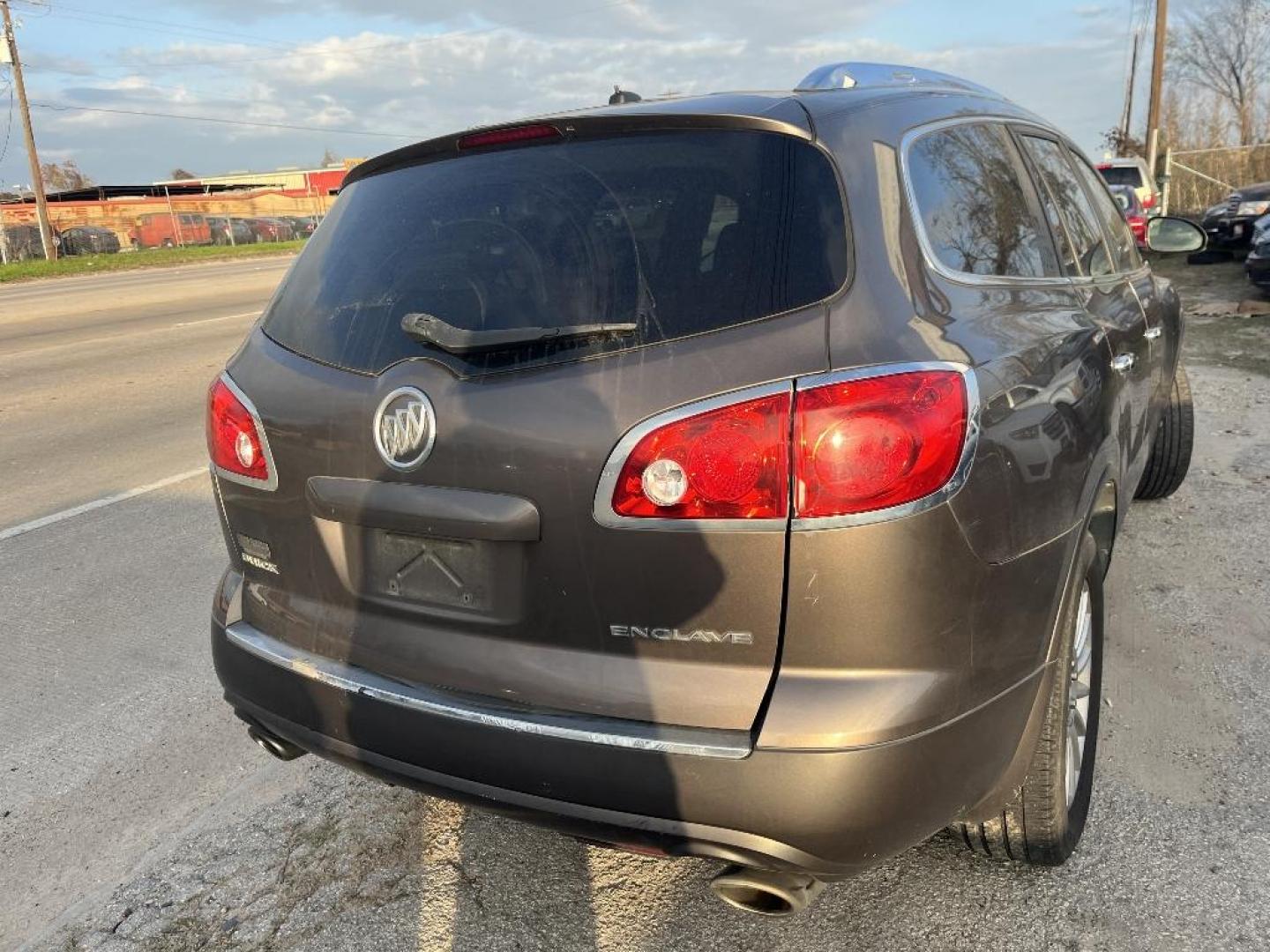 2010 BROWN BUICK ENCLAVE CX FWD (5GALRAED7AJ) with an 3.6L V6 DOHC 24V engine, AUTOMATIC transmission, located at 2303 West Mt. Houston, Houston, 77038, (281) 507-3956, 29.771597, -95.339569 - Photo#5