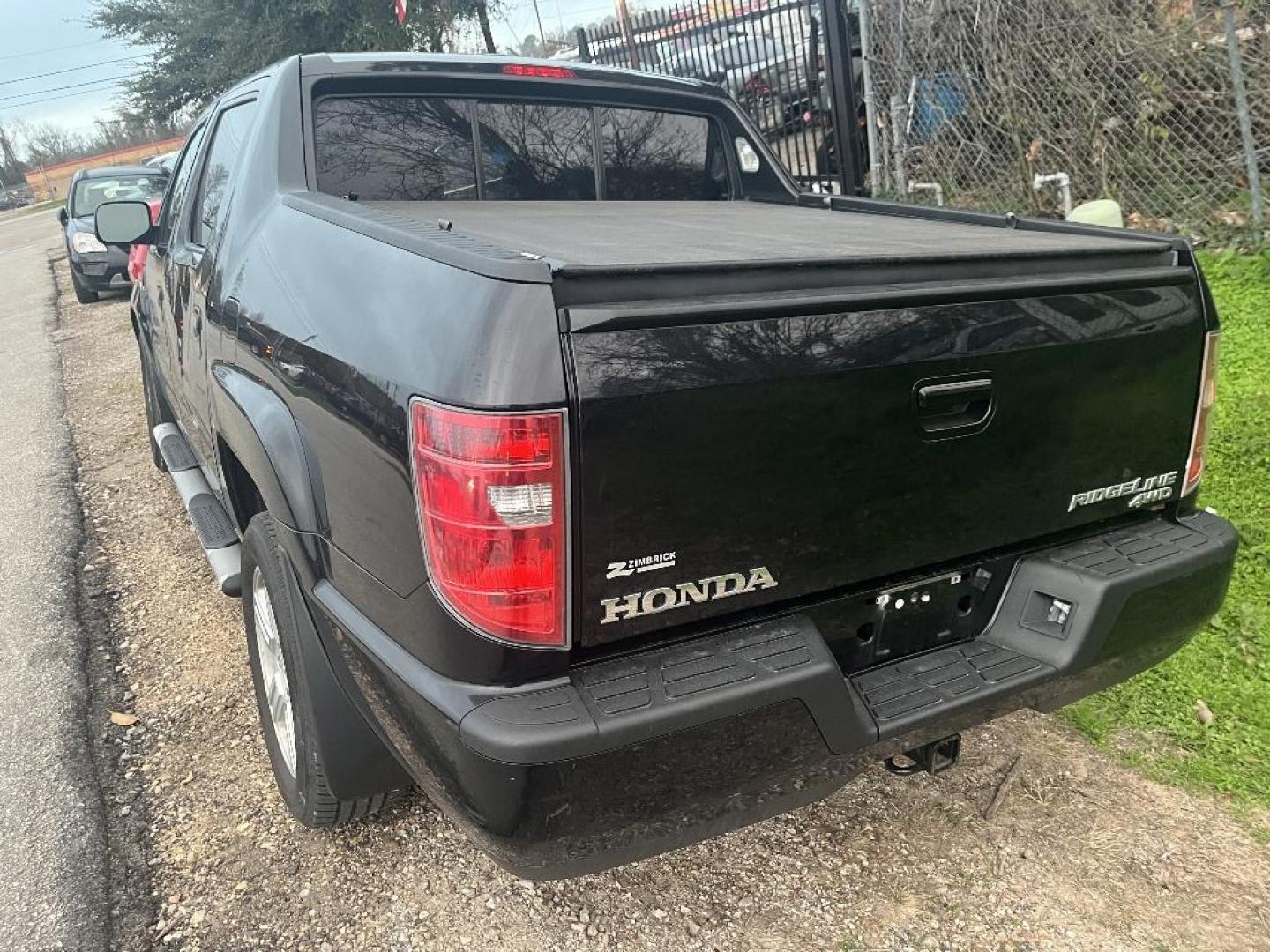 2009 BLACK HONDA RIDGELINE RTL w/ Navigation (5FPYK16599B) with an 3.5L V6 SOHC 24V engine, AUTOMATIC transmission, located at 2303 West Mt. Houston, Houston, 77038, (281) 507-3956, 29.771597, -95.339569 - Photo#2